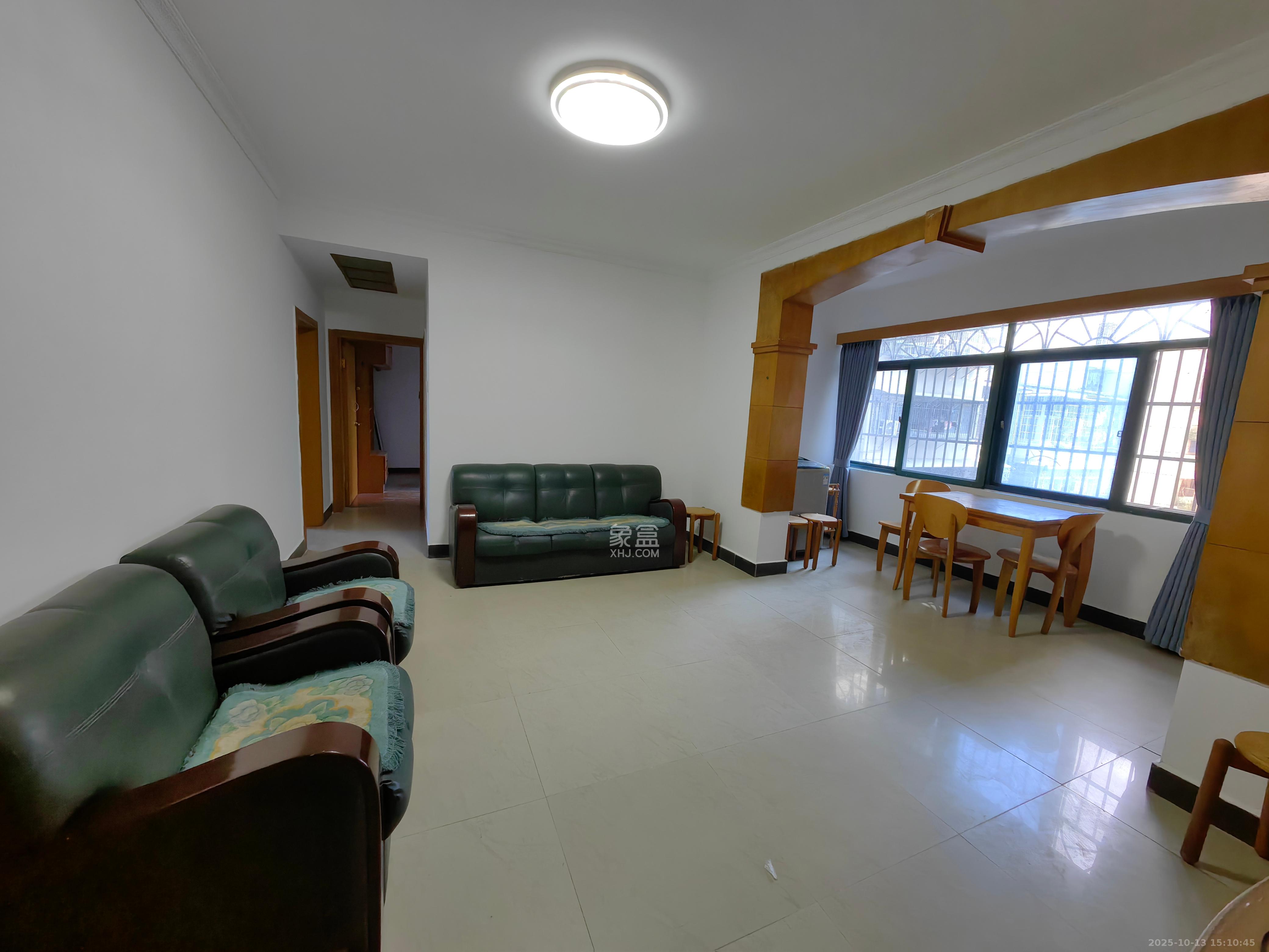 县府坪巷散盘  3室2厅2卫    2500.0元/月