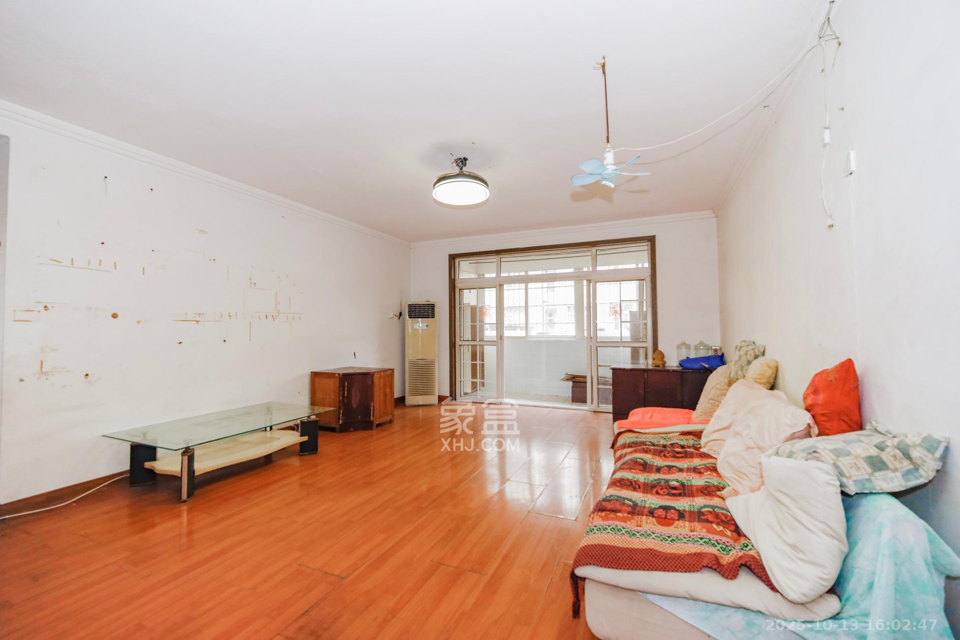 湘樟园小区（湘樟家园）  3室2厅2卫    55.0万客厅