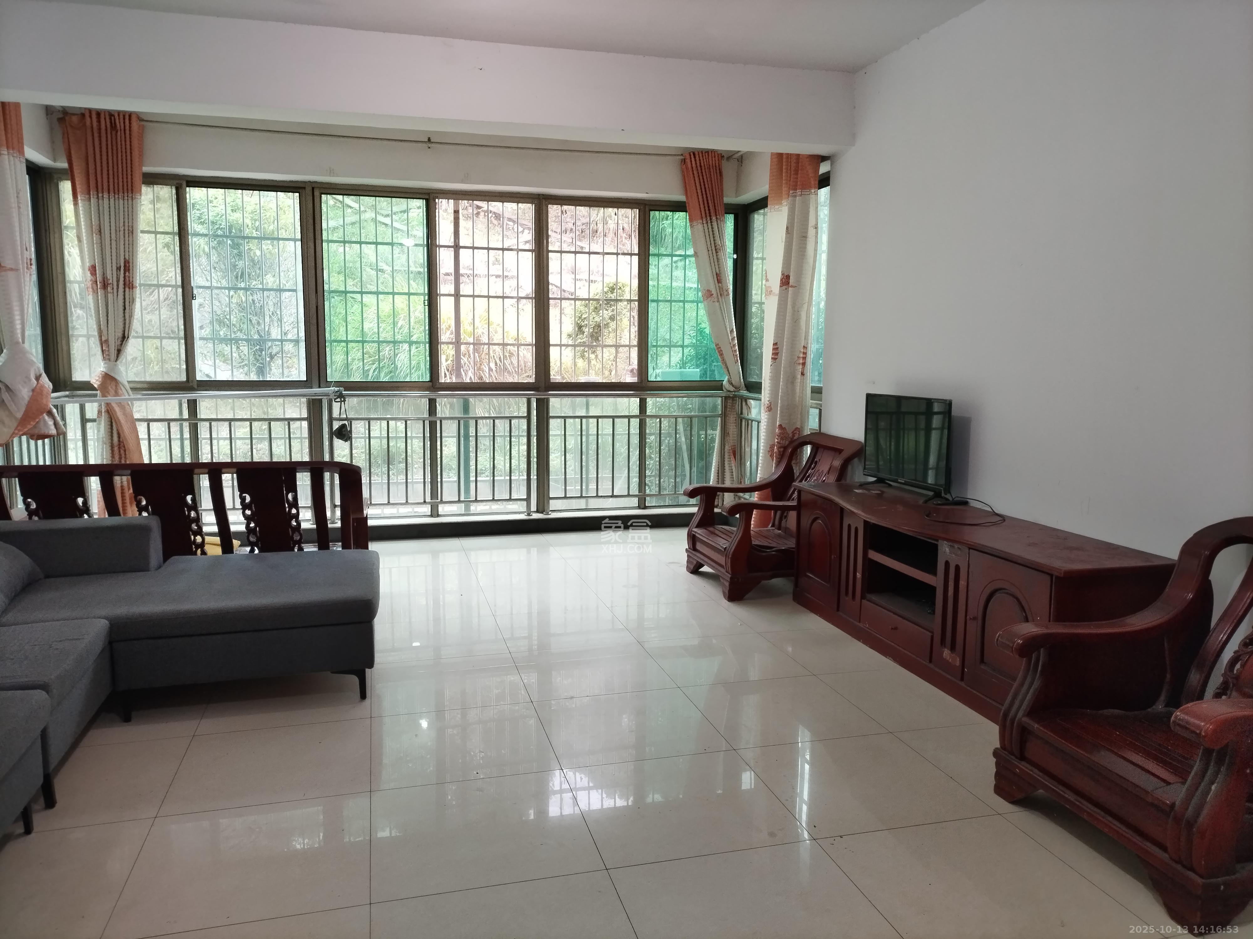 华美佳园(鄱阳佳园) 3室2厅2卫 1600.0元/月 华美佳园(鄱阳佳园) 3室2厅2卫 1600.0元/月室内图