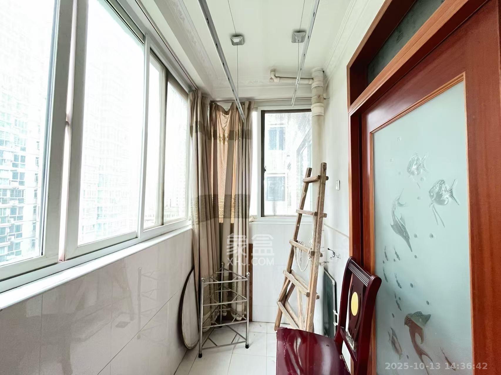 格林星城 3室2厅2卫 2400.0元/月 格林星城 3室2厅2卫 2400.0元/月室内图