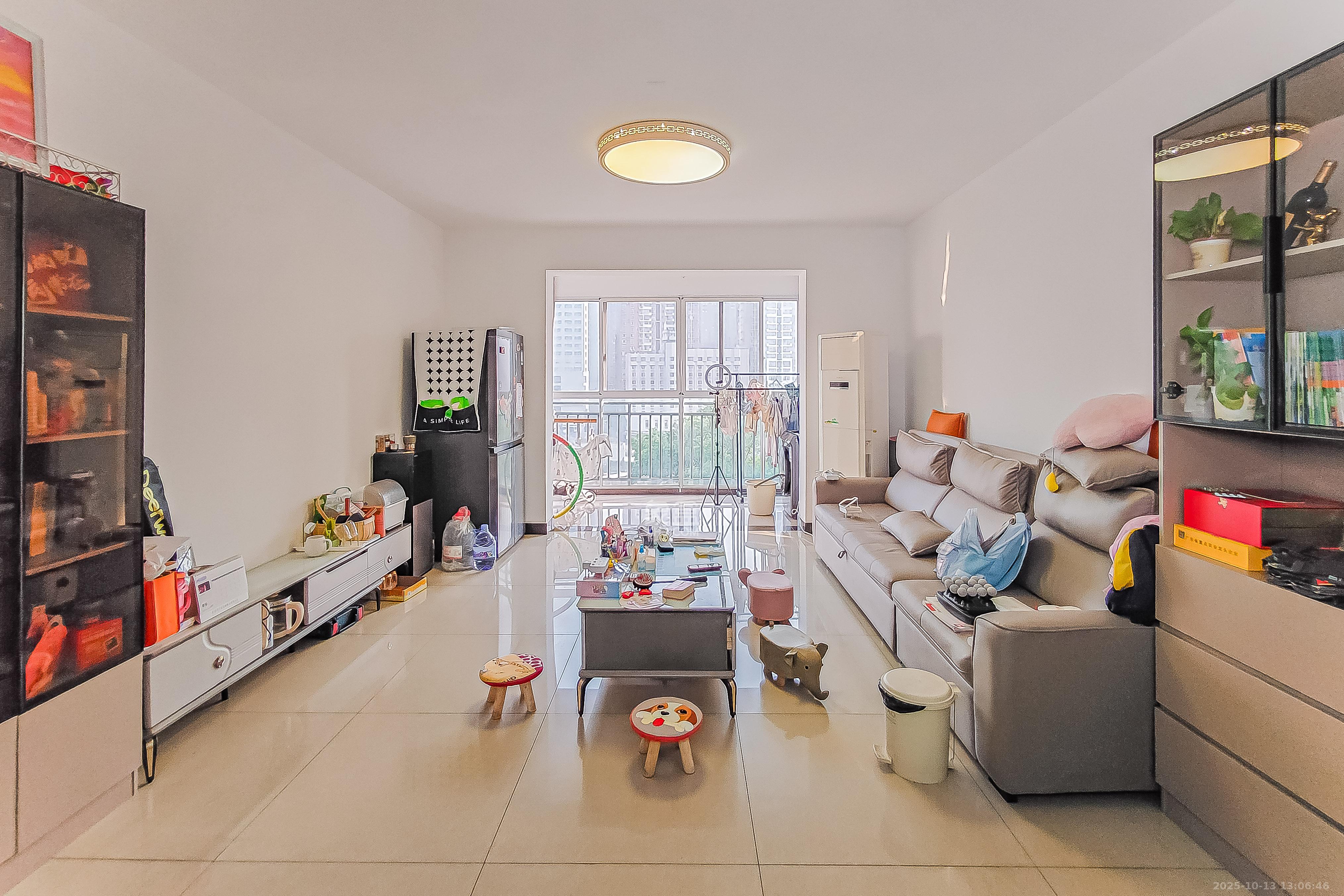 友阿光大大厦 3室2厅2卫 160.0万 友阿光大大厦 3室2厅2卫 160.0万客厅