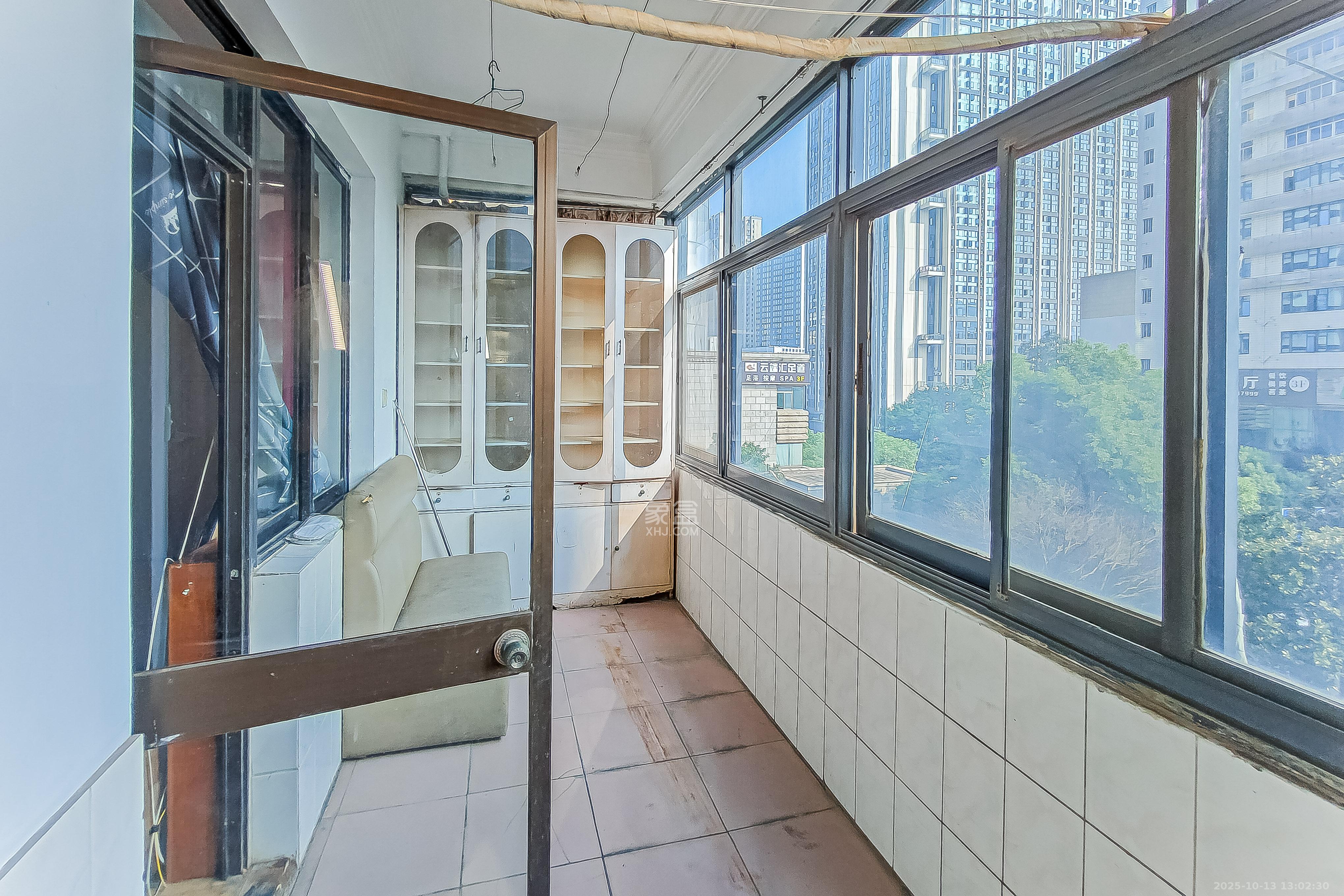 省地税局  3室2厅1卫    90.0万阳台