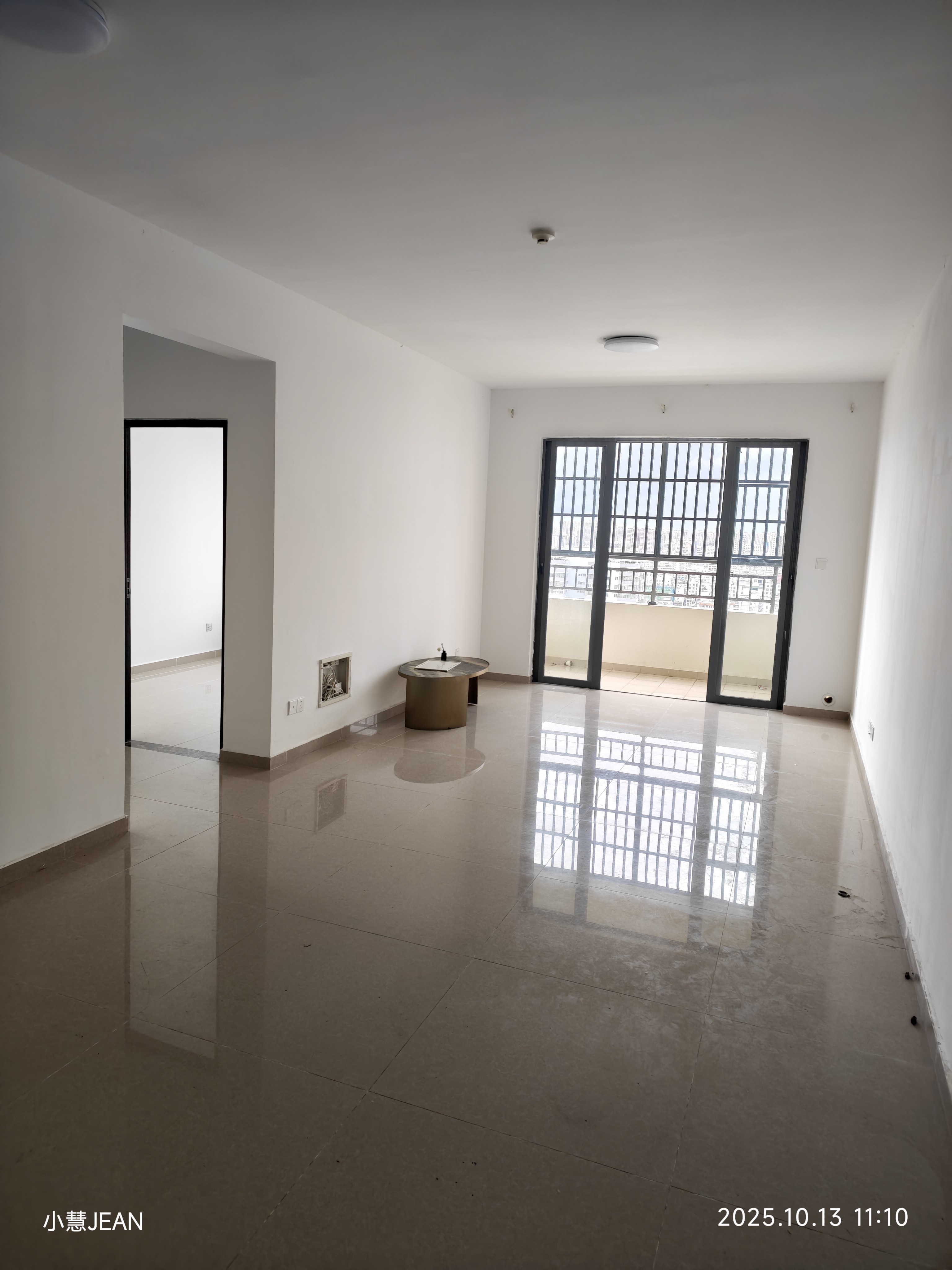 中交欢乐湖岸（品湖雅苑）  3室2厅1卫    136.0万客厅