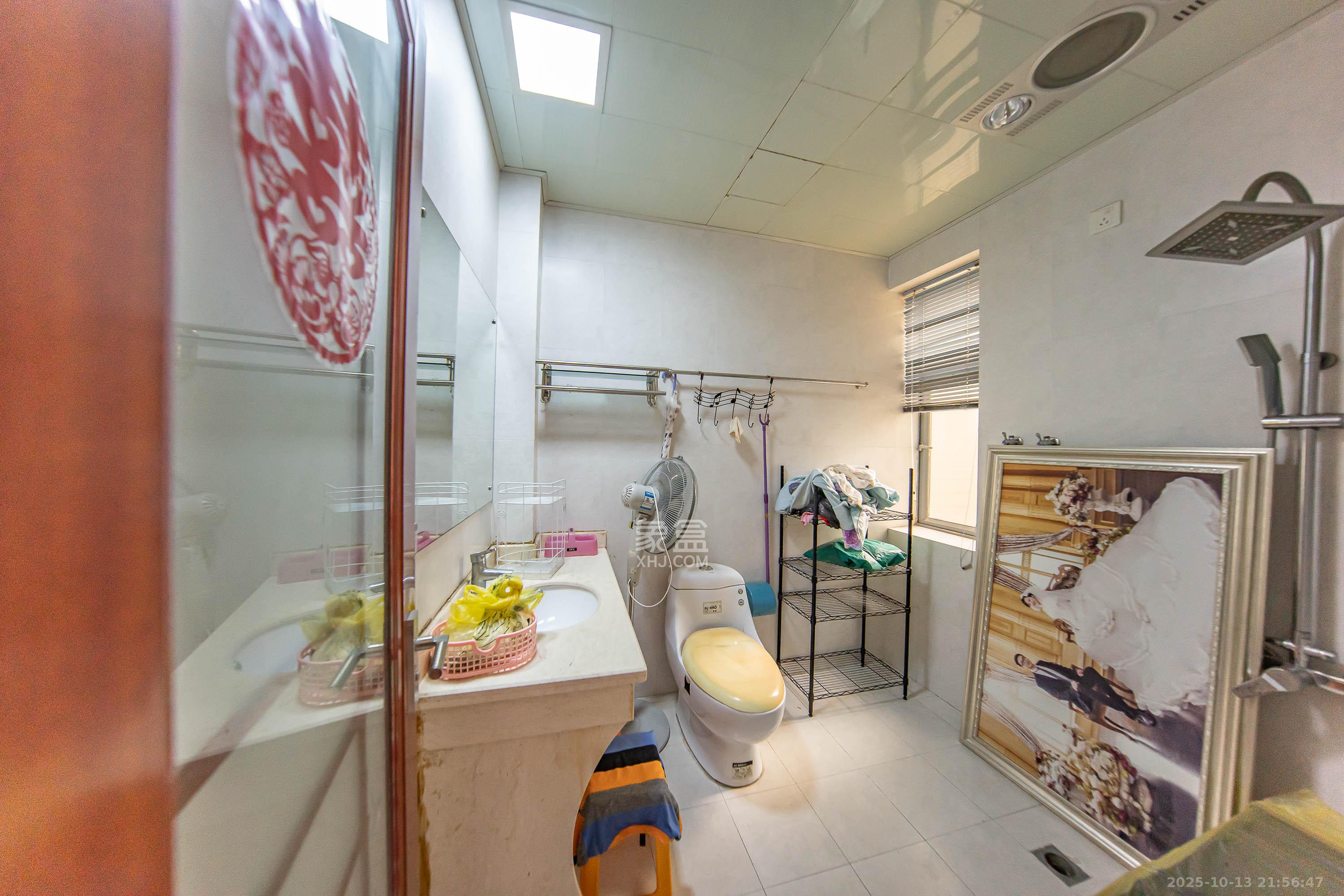 靳江明珠  3室2厅2卫    60.0万卫生间