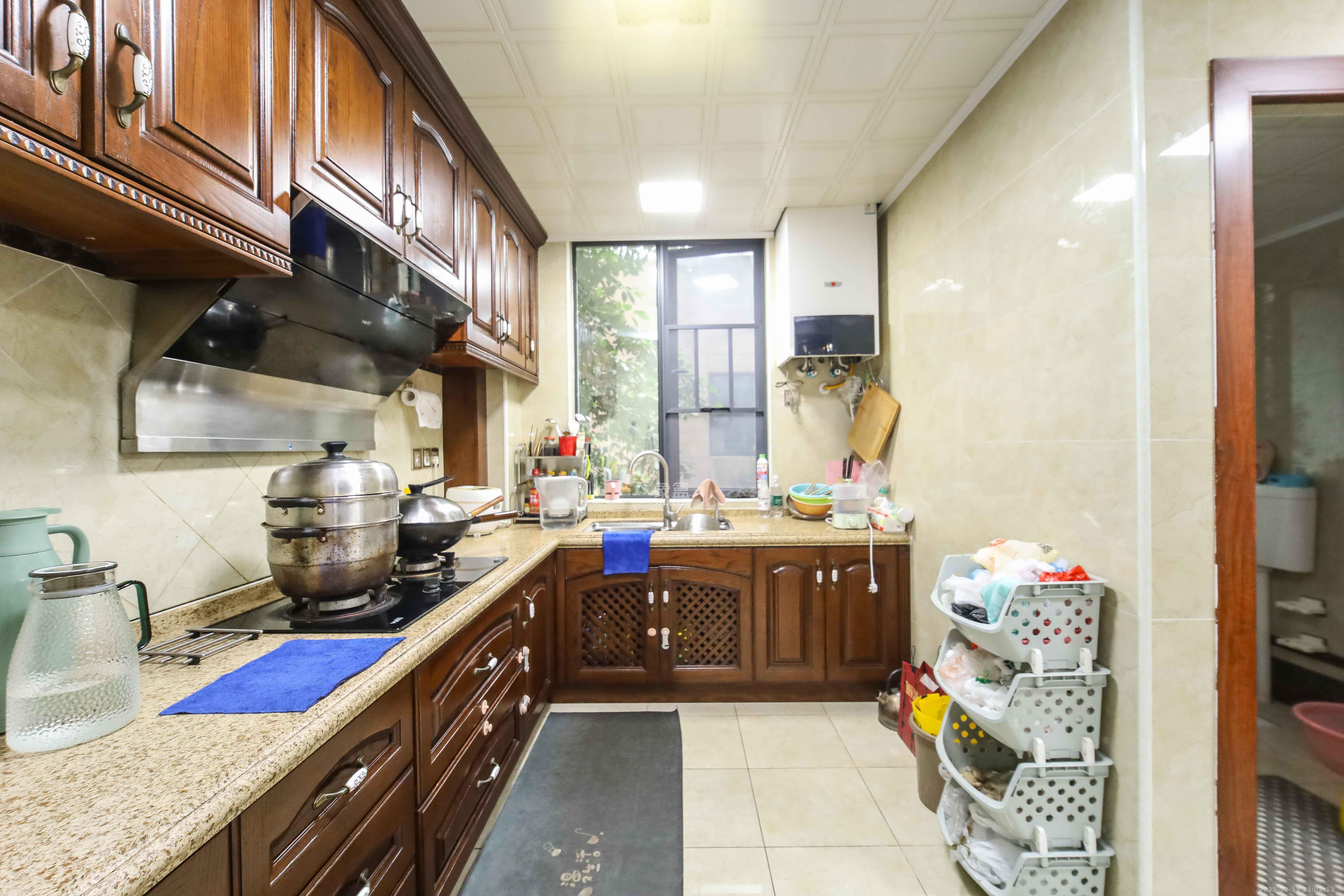 长房白沙湾 3室2厅2卫 135.0万 长房白沙湾 3室2厅2卫 135.0万厨房