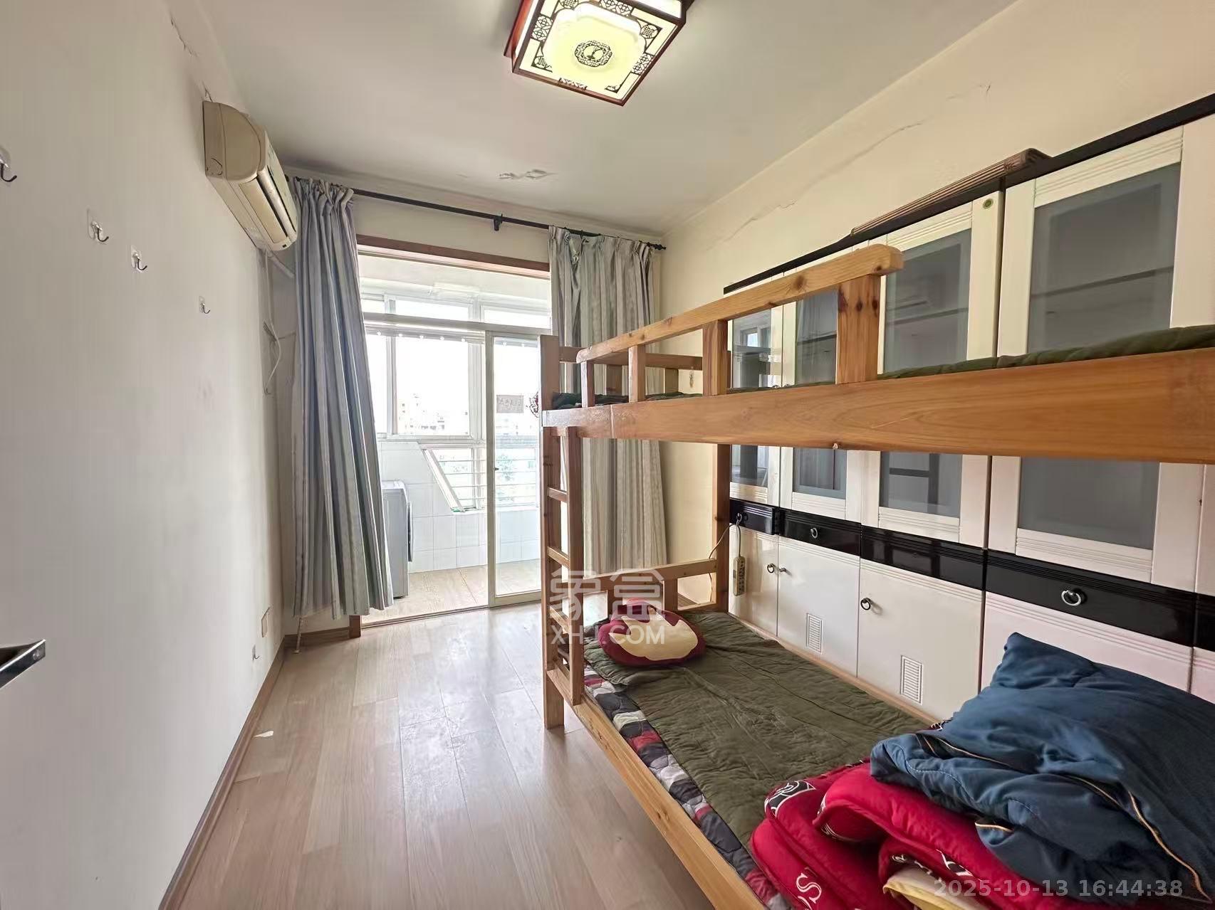 四季美景一、二期 3室2厅2卫 2400.0元/月 四季美景一、二期 3室2厅2卫 2400.0元/月室内图