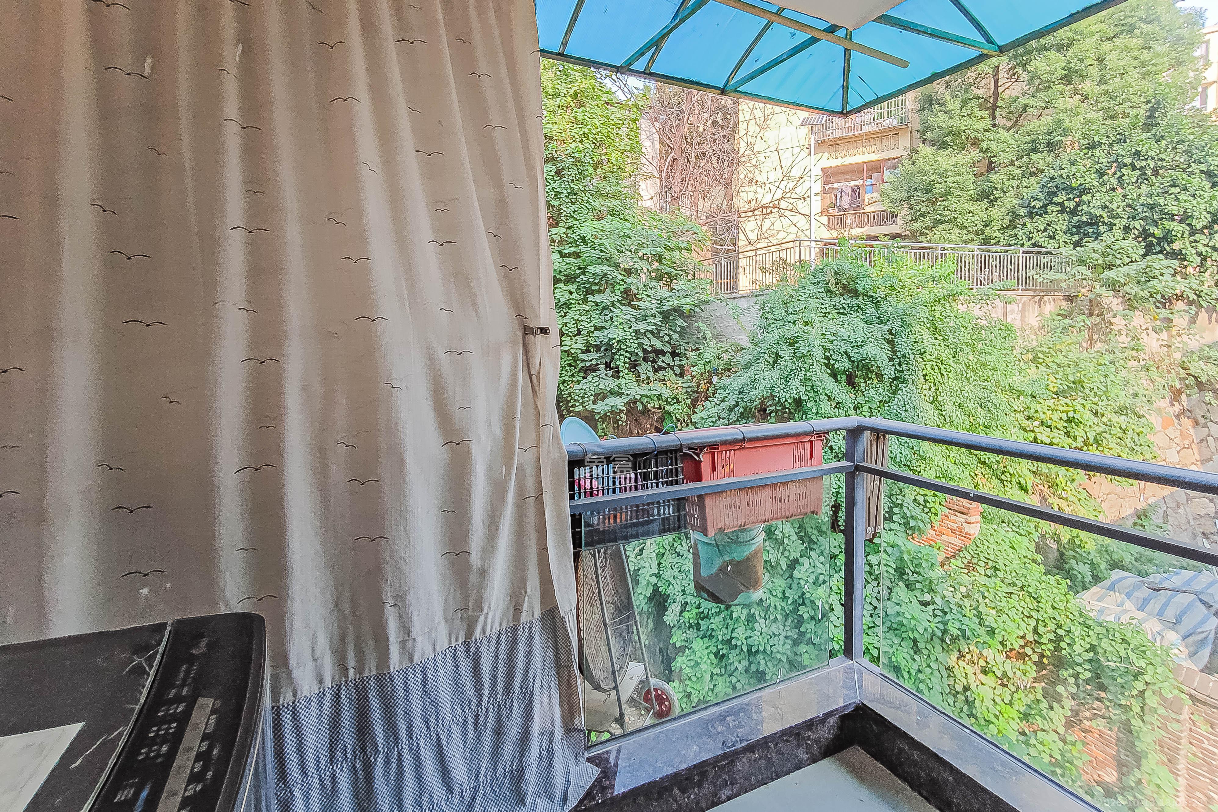 星城书香苑(星城书院) 3室2厅1卫 112.0万 星城书香苑(星城书院) 3室2厅1卫 112.0万阳台