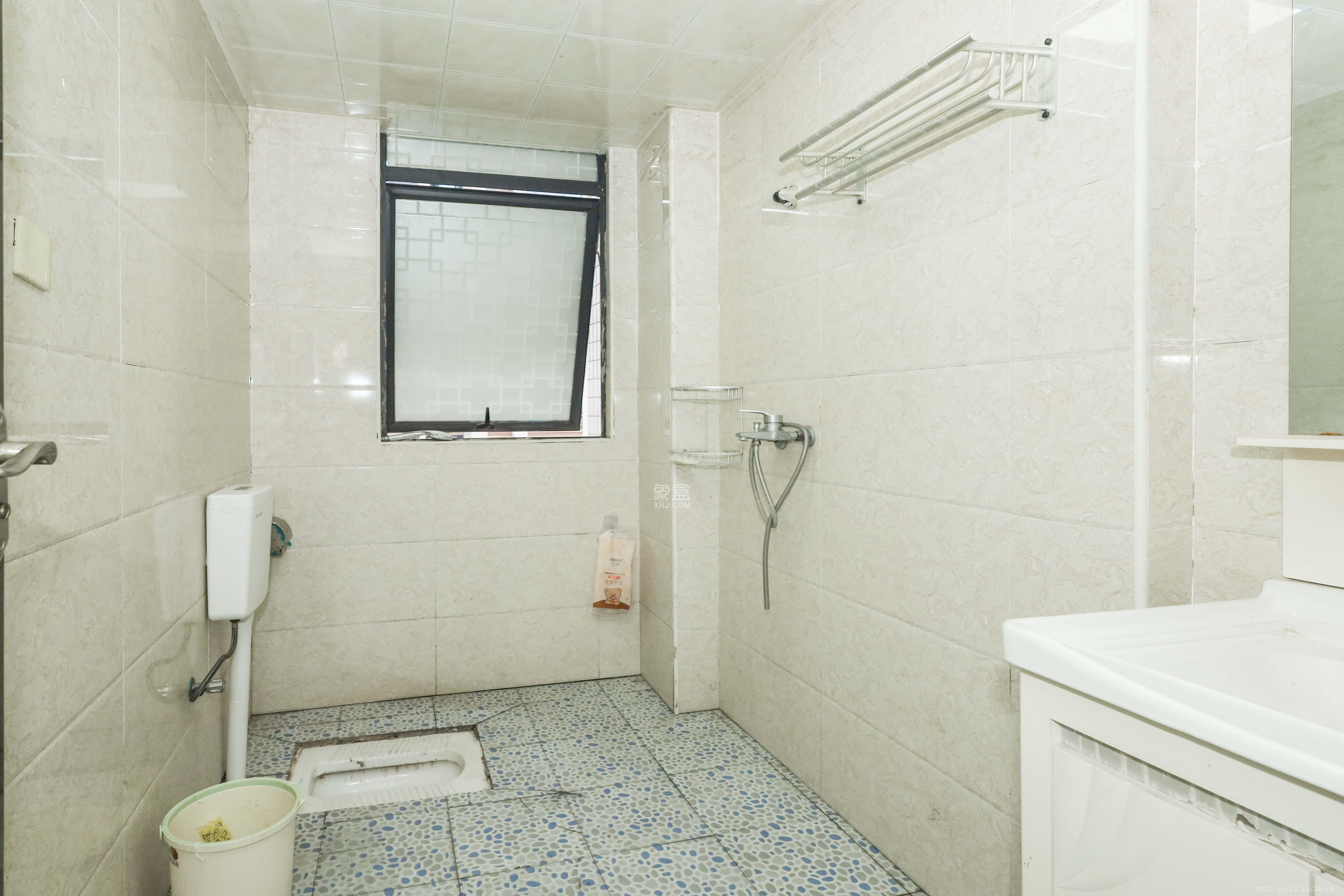 天元涉外景园C区 3室2厅2卫 83.5万 天元涉外景园C区 3室2厅2卫 83.5万卫生间