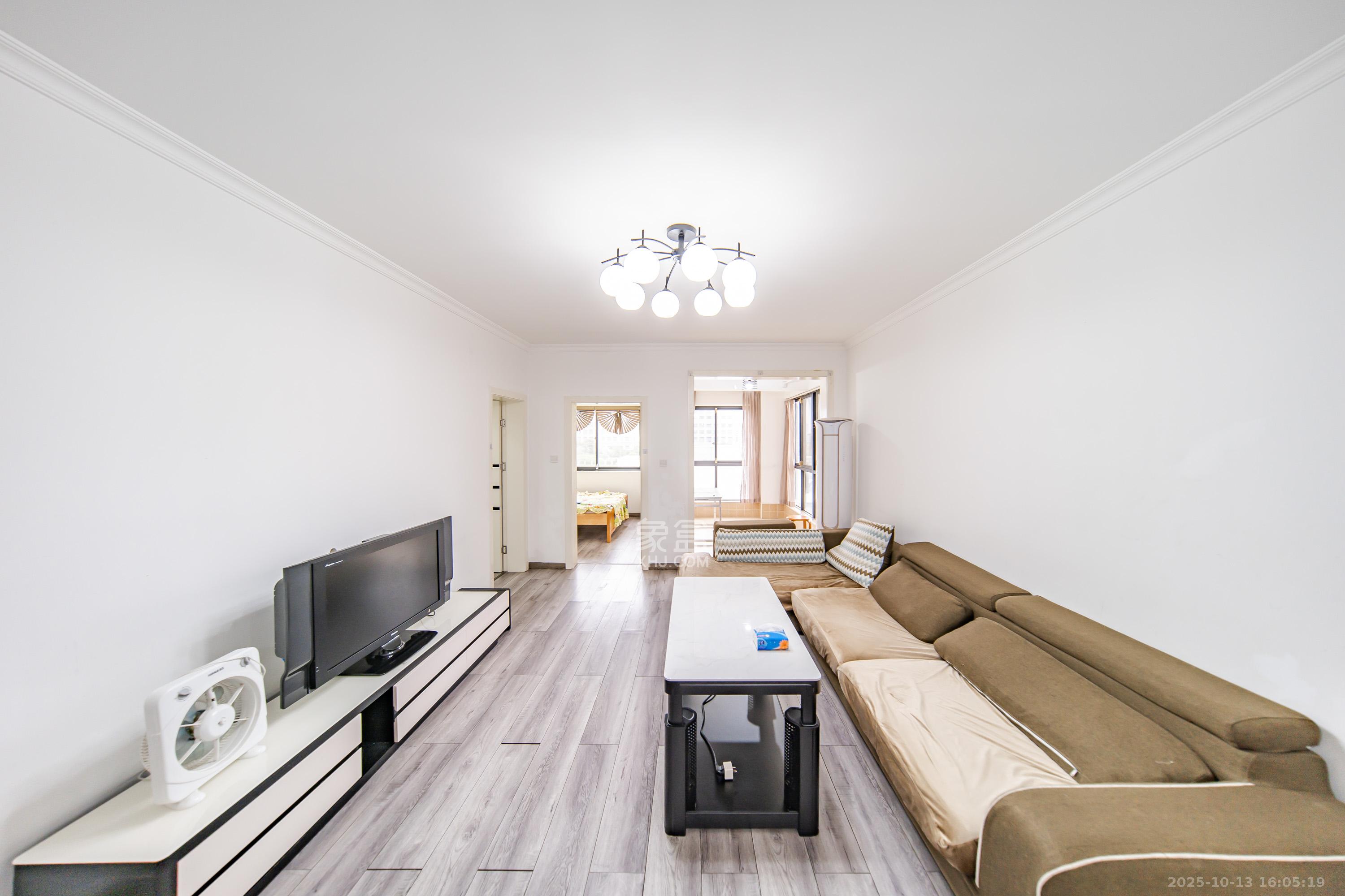 和顺洋湖壹号  3室2厅2卫    86.0万 和顺洋湖壹号  3室2厅2卫    86.0万客厅