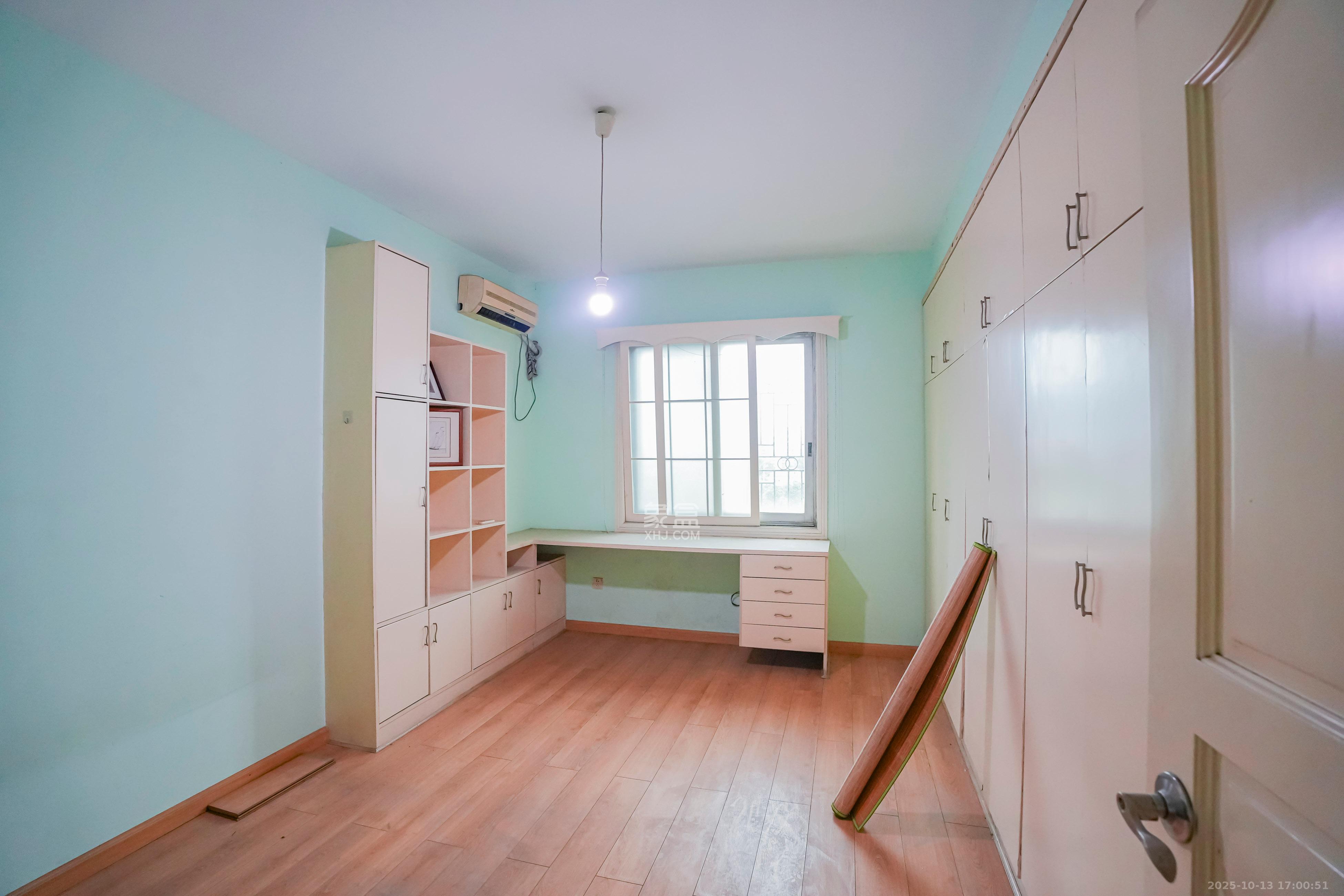 南天花园  1室2厅2卫    88.0万卧室