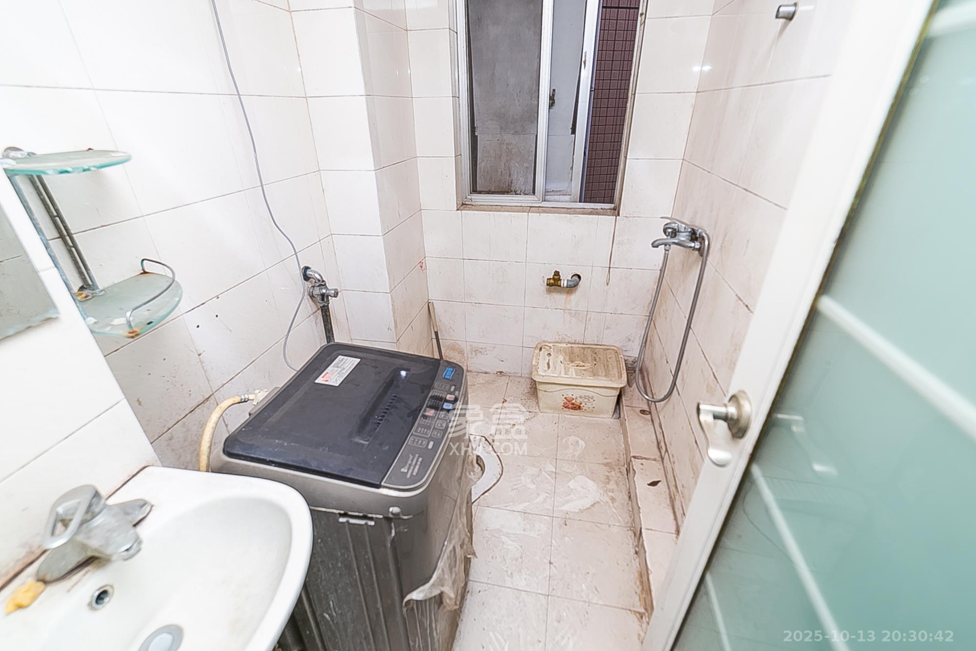 华银园  4室2厅2卫    95.0万卫生间