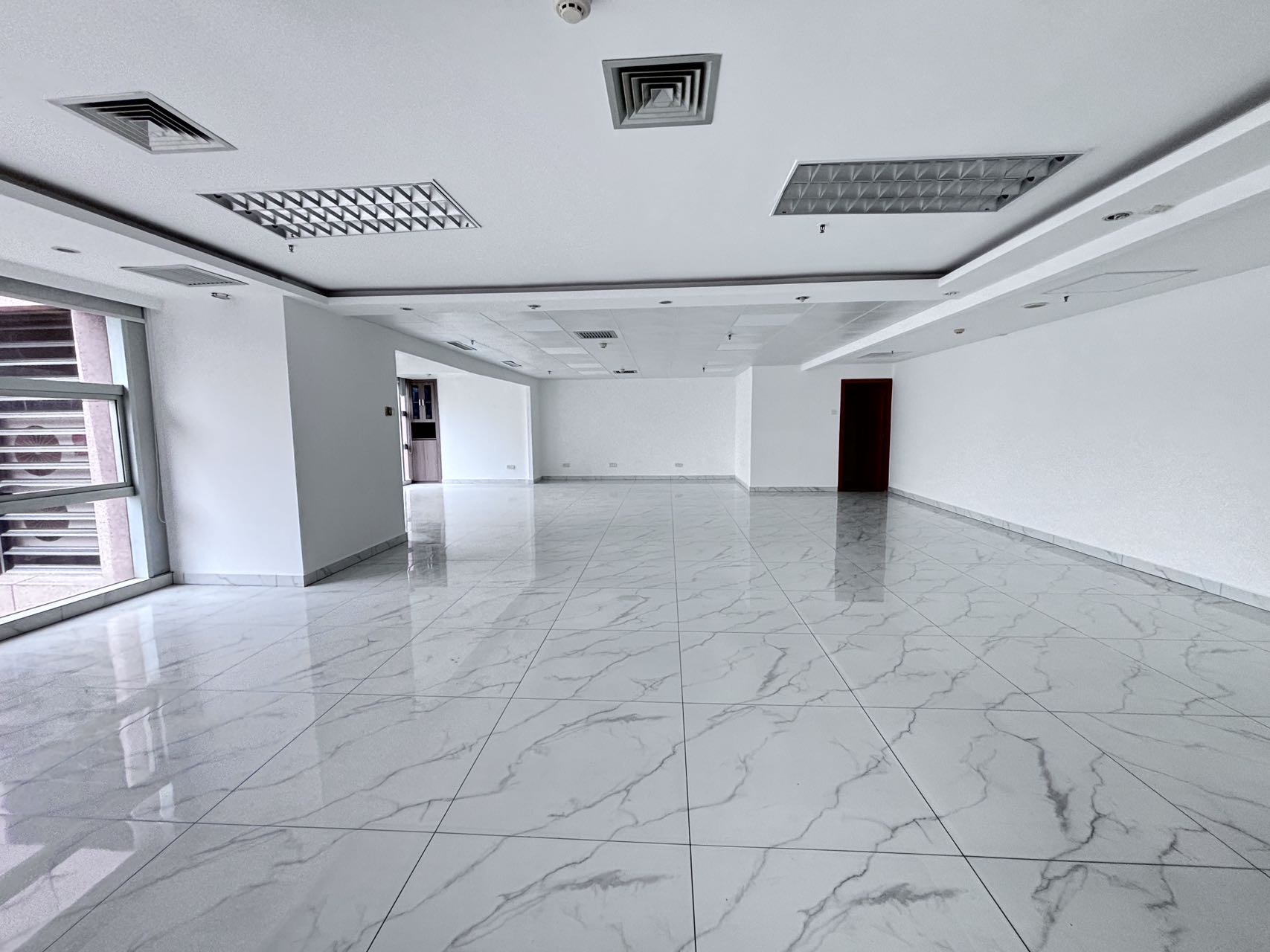 天邑国际大厦   318.22㎡      12000.0元/月