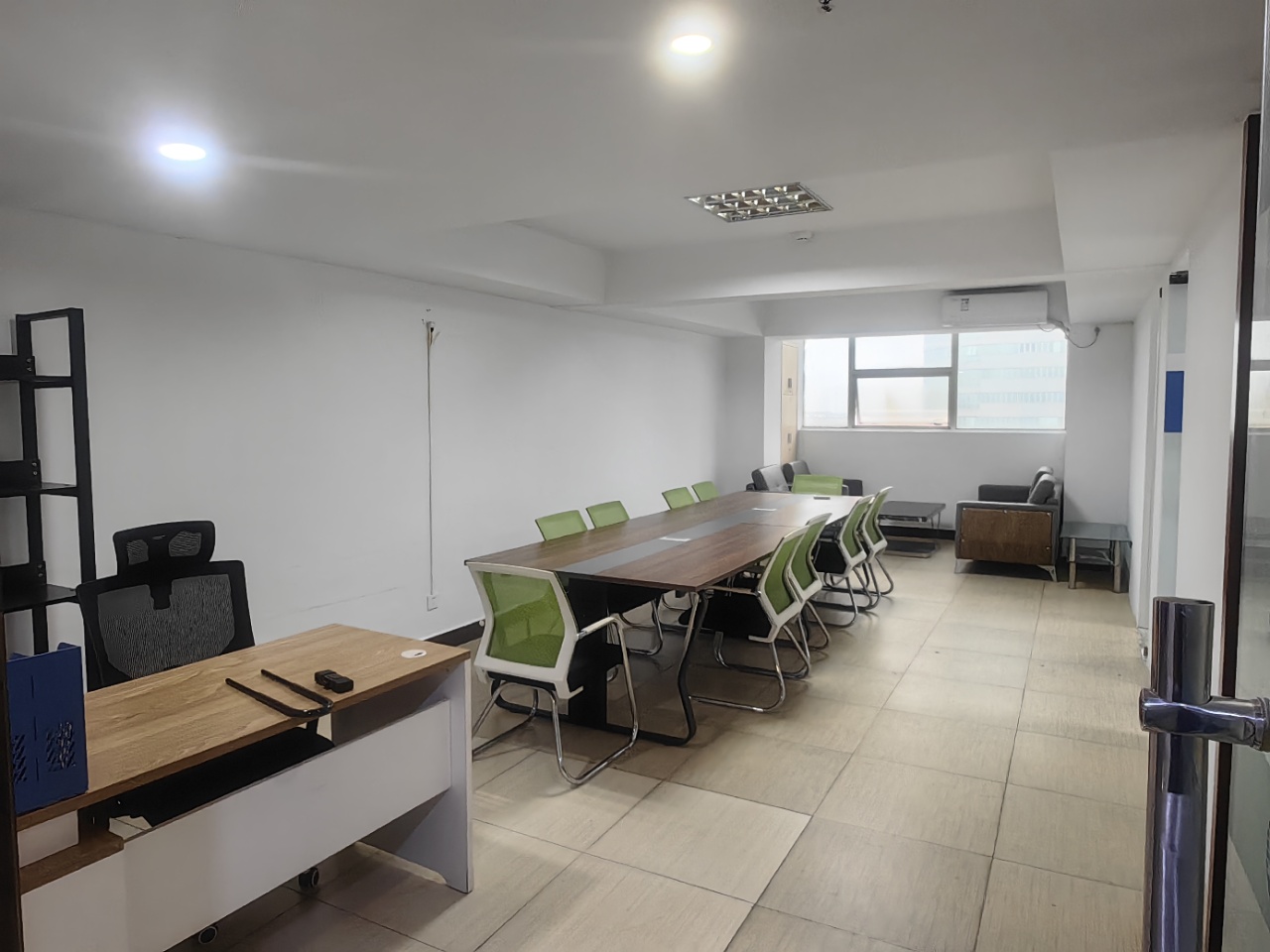 海涯大厦 1室2厅1卫 4200.0元/月 海涯大厦 1室2厅1卫 4200.0元/月室内图