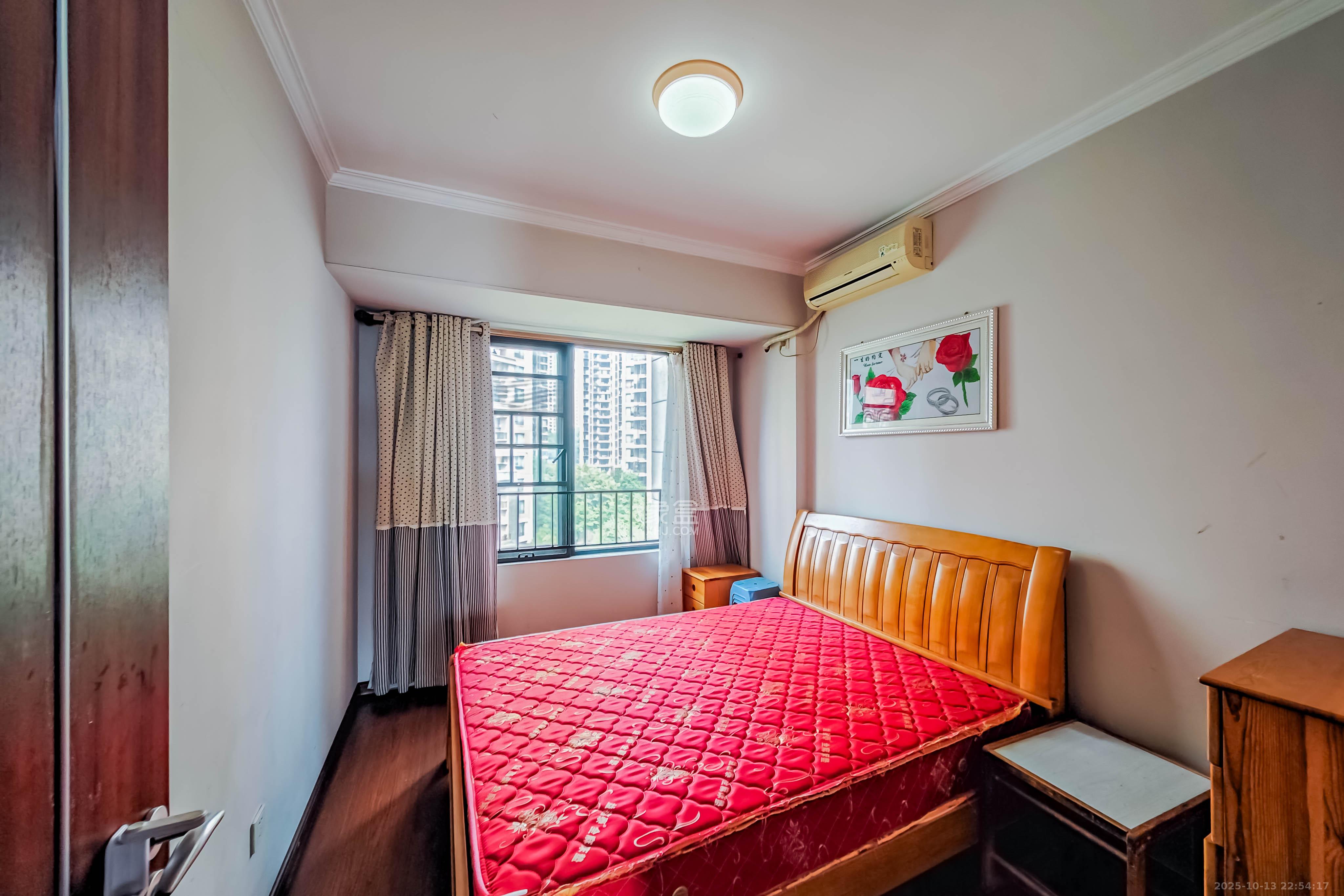 万科金域华府二期  3室2厅1卫    98.0万卧室