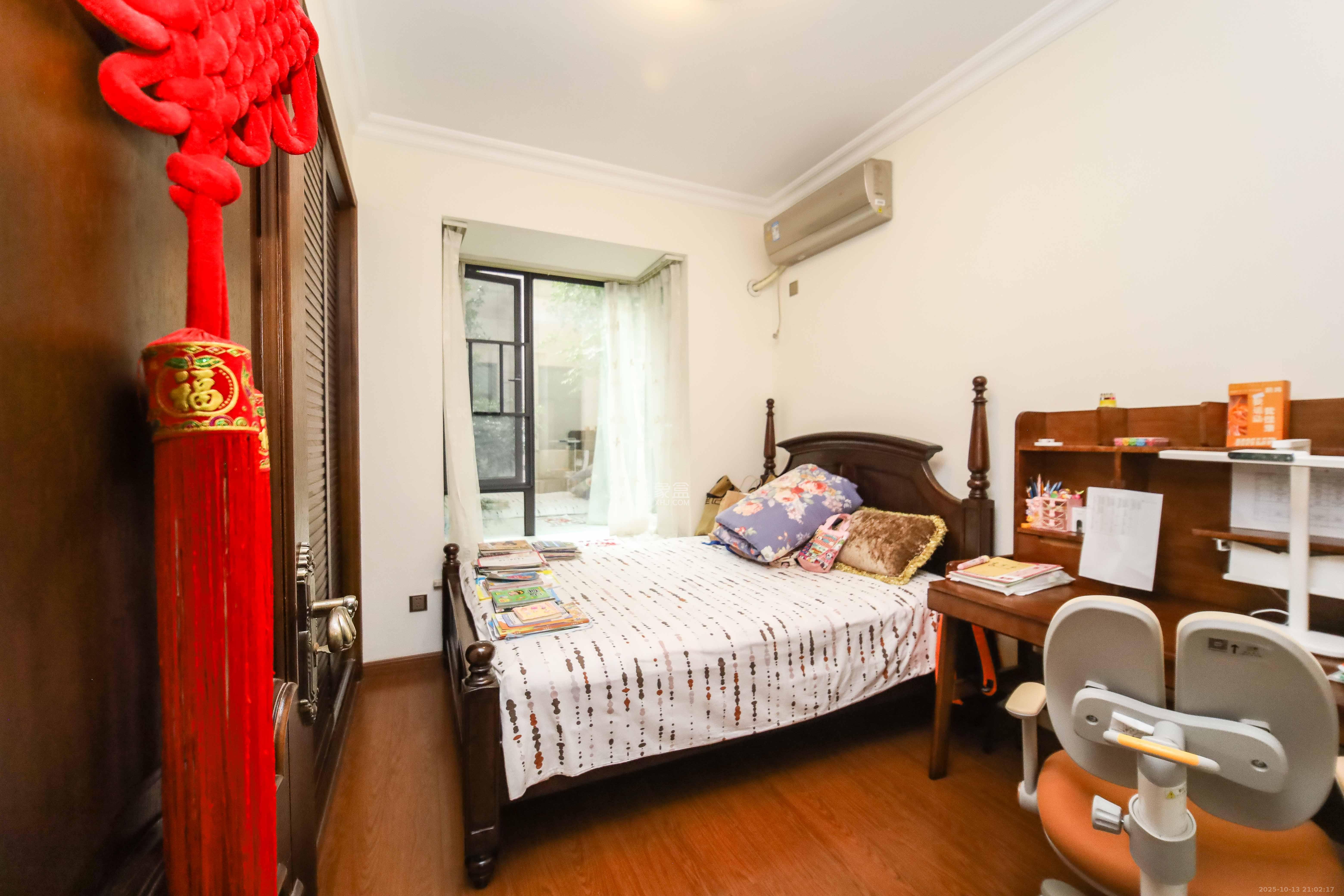 长房白沙湾  3室2厅2卫    135.0万卧室