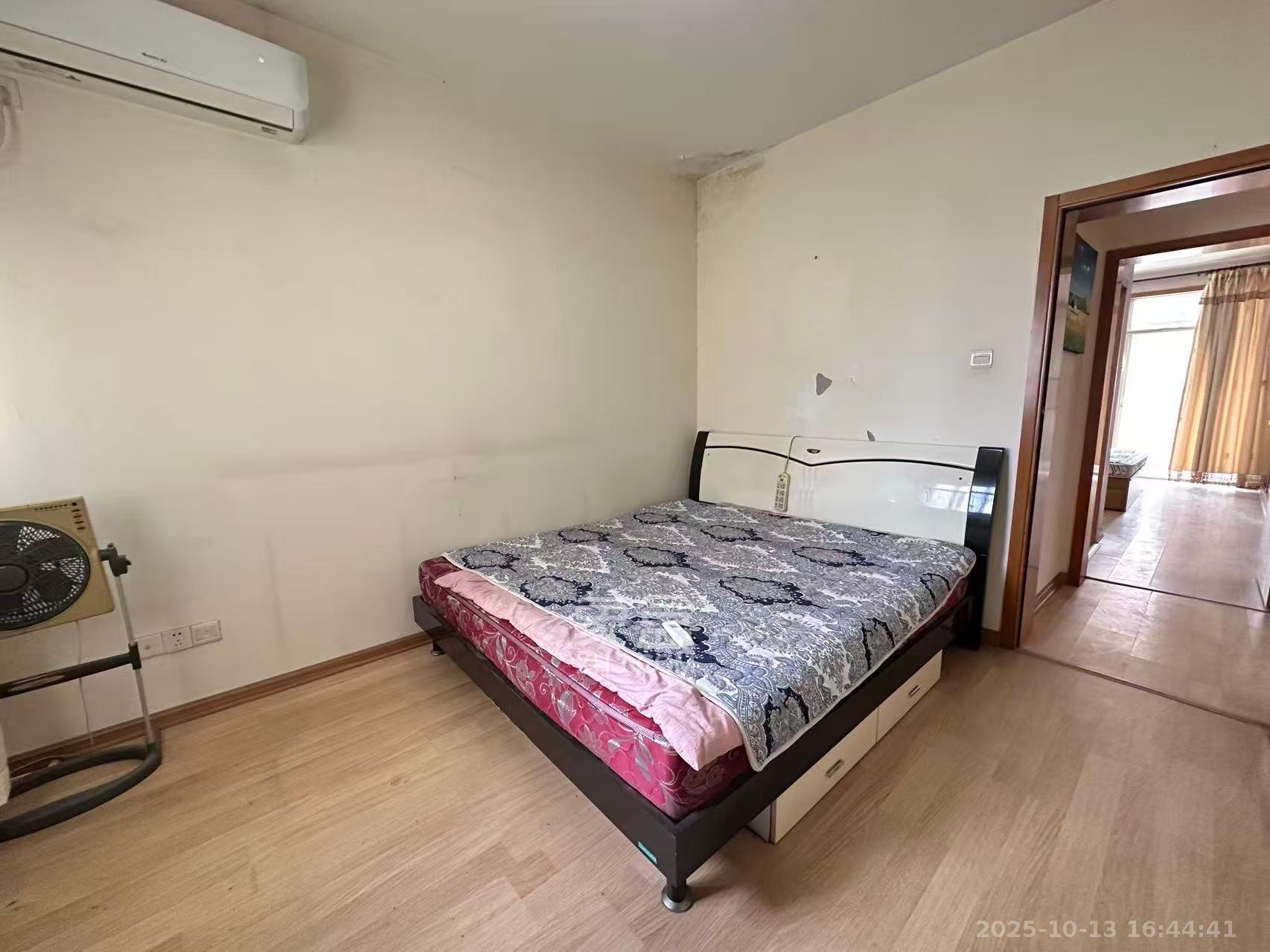 四季美景一、二期 3室2厅2卫 2400.0元/月 四季美景一、二期 3室2厅2卫 2400.0元/月室内图