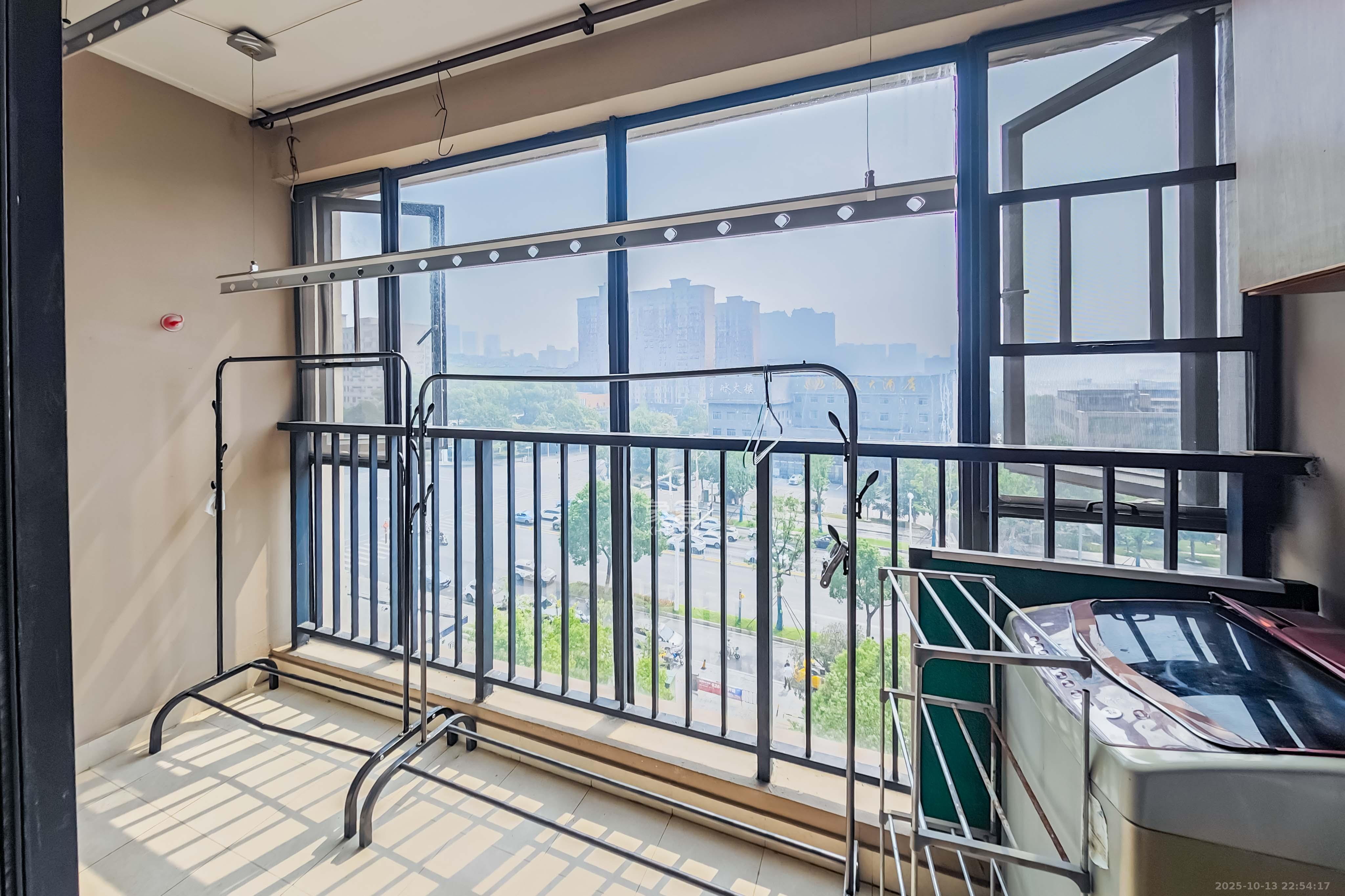 万科金域华府二期  3室2厅1卫    98.0万其他