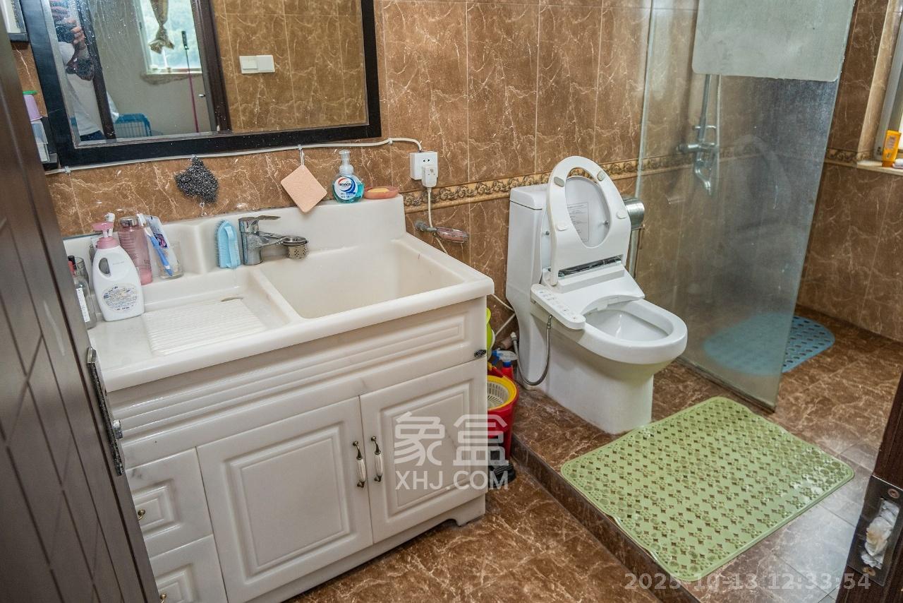 红树湾 4室2厅2卫 2200.0元/月 红树湾 4室2厅2卫 2200.0元/月室内图