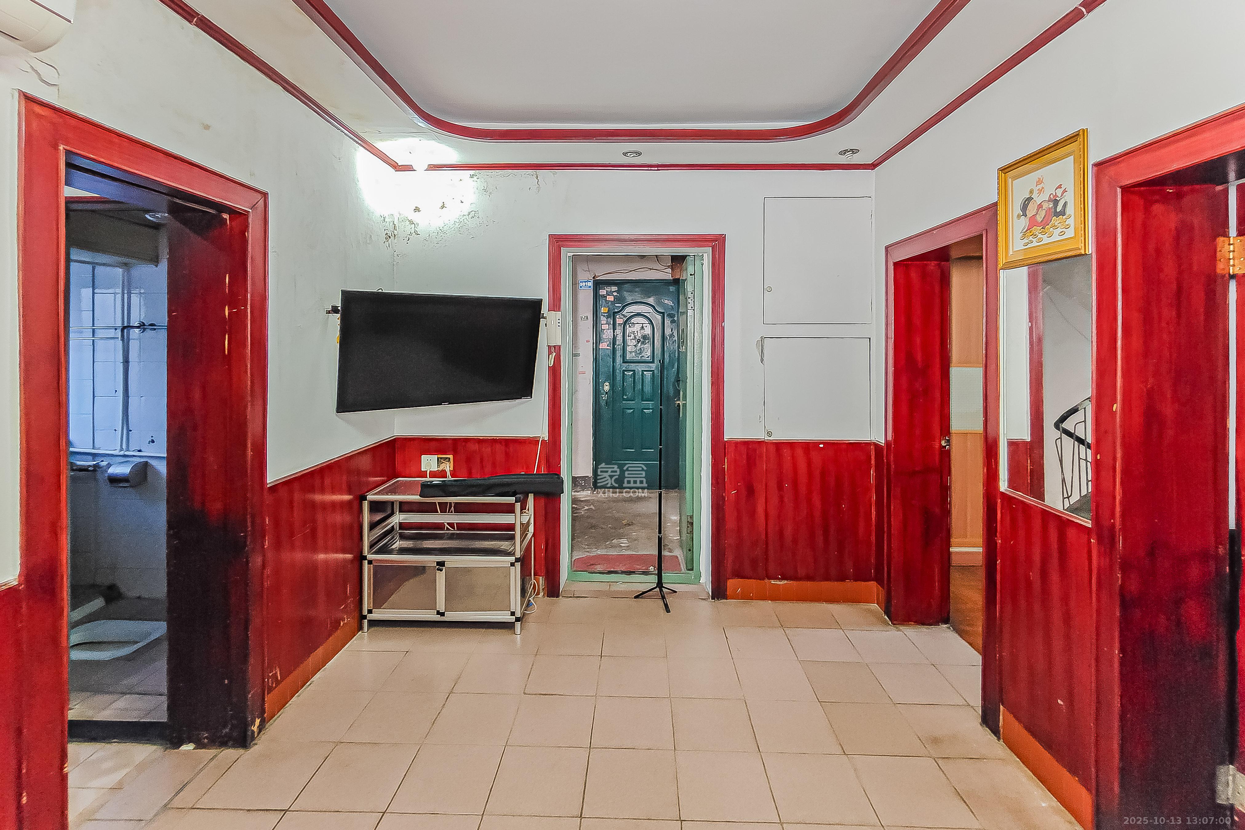 解放四村石子冲  1室0厅0卫    32.8万客厅