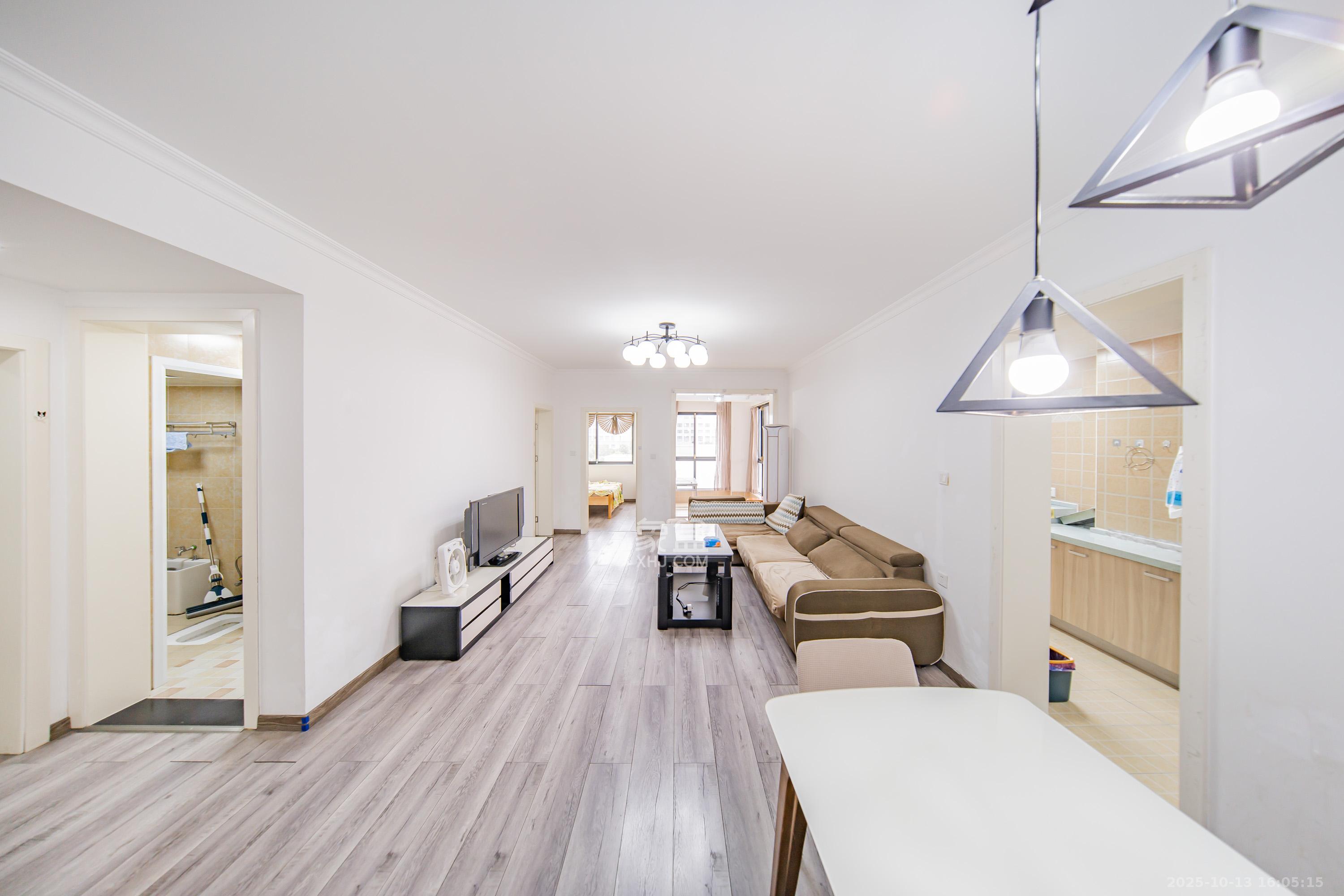 和顺洋湖壹号  3室2厅2卫    86.0万 和顺洋湖壹号  3室2厅2卫    86.0万客厅