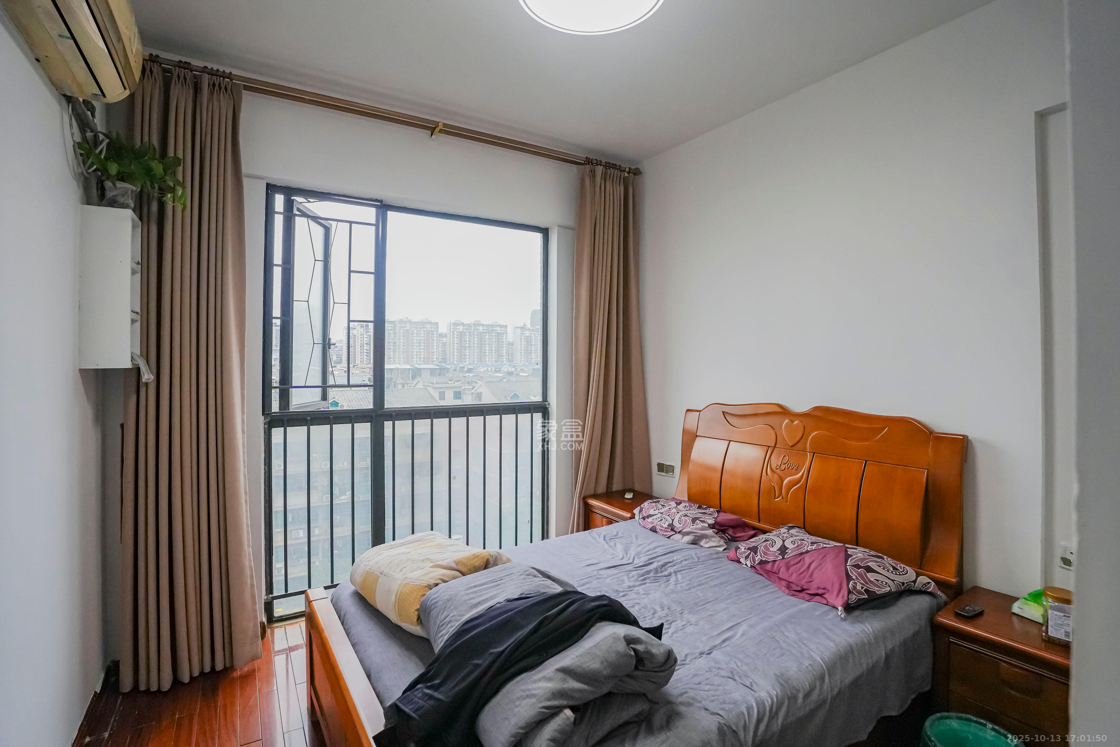 金土地第一湾  2室2厅1卫    72.0万卧室