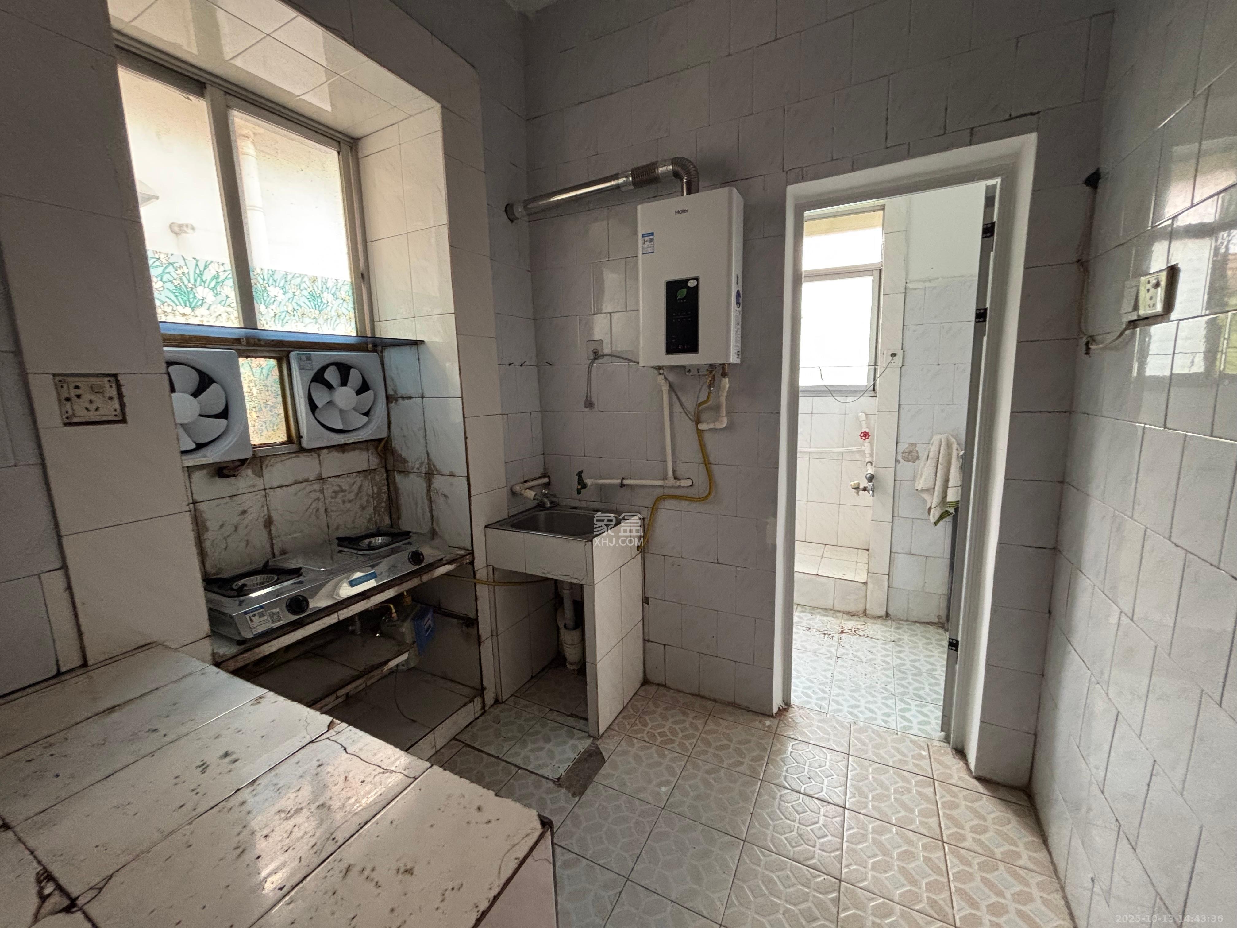 公交园小区(公交新村) 1室1厅1卫 1000.0元/月 公交园小区(公交新村) 1室1厅1卫 1000.0元/月室内图