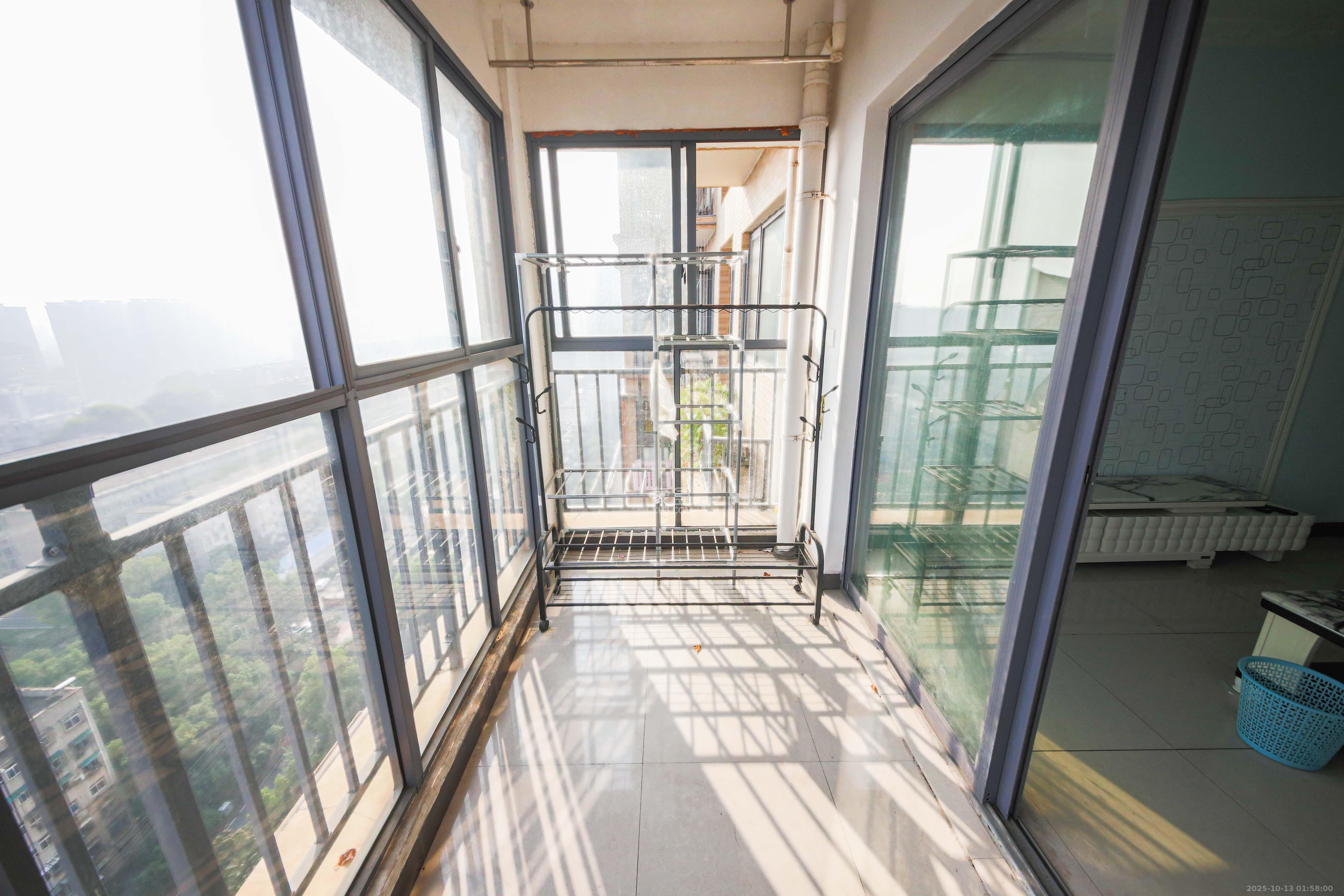 兴隆景苑  2室2厅1卫    65.0万阳台