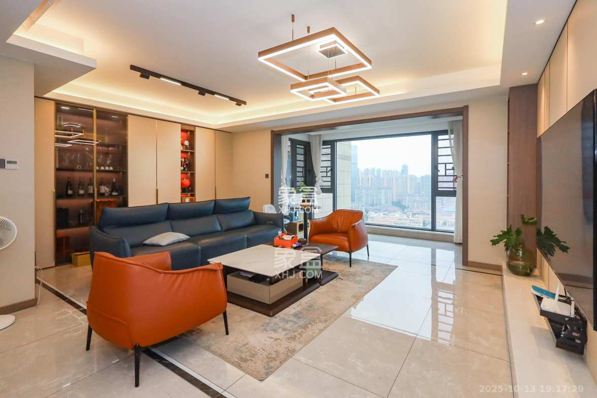 龙湖铂金中心(龙湖春江郦城) 3室2厅2卫 229.0万 龙湖铂金中心(龙湖春江郦城) 3室2厅2卫 229.0万客厅