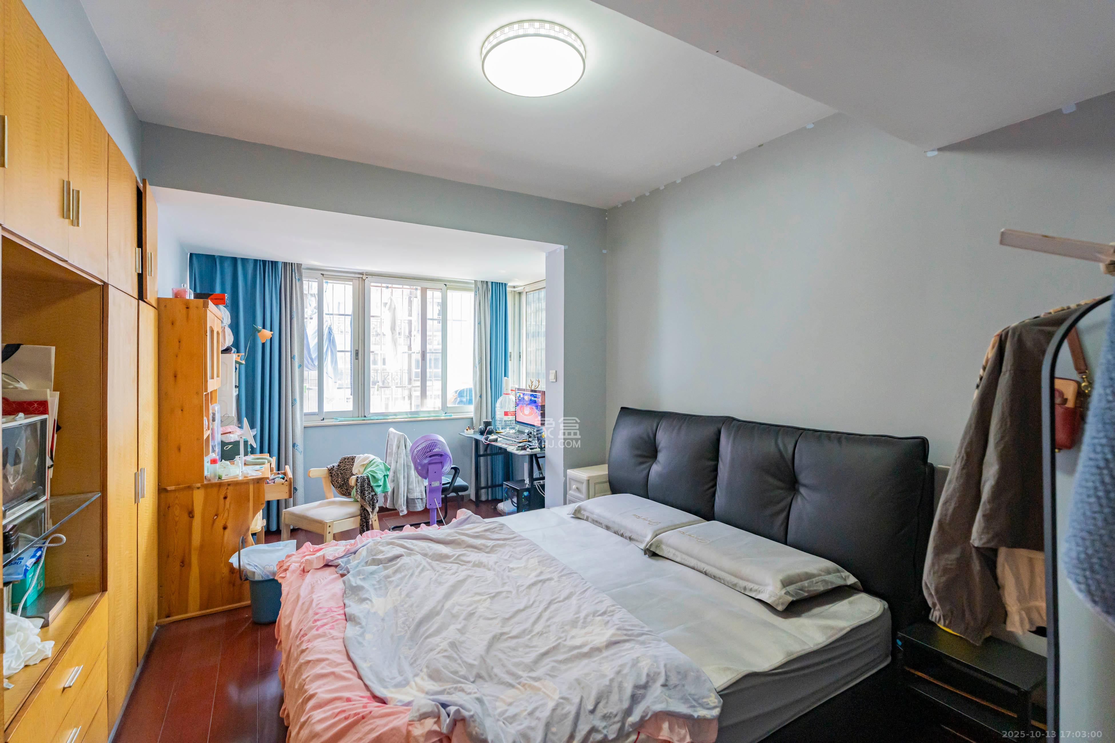 海东青大厦  4室2厅1卫    160.0万 海东青大厦  4室2厅1卫    160.0万卧室