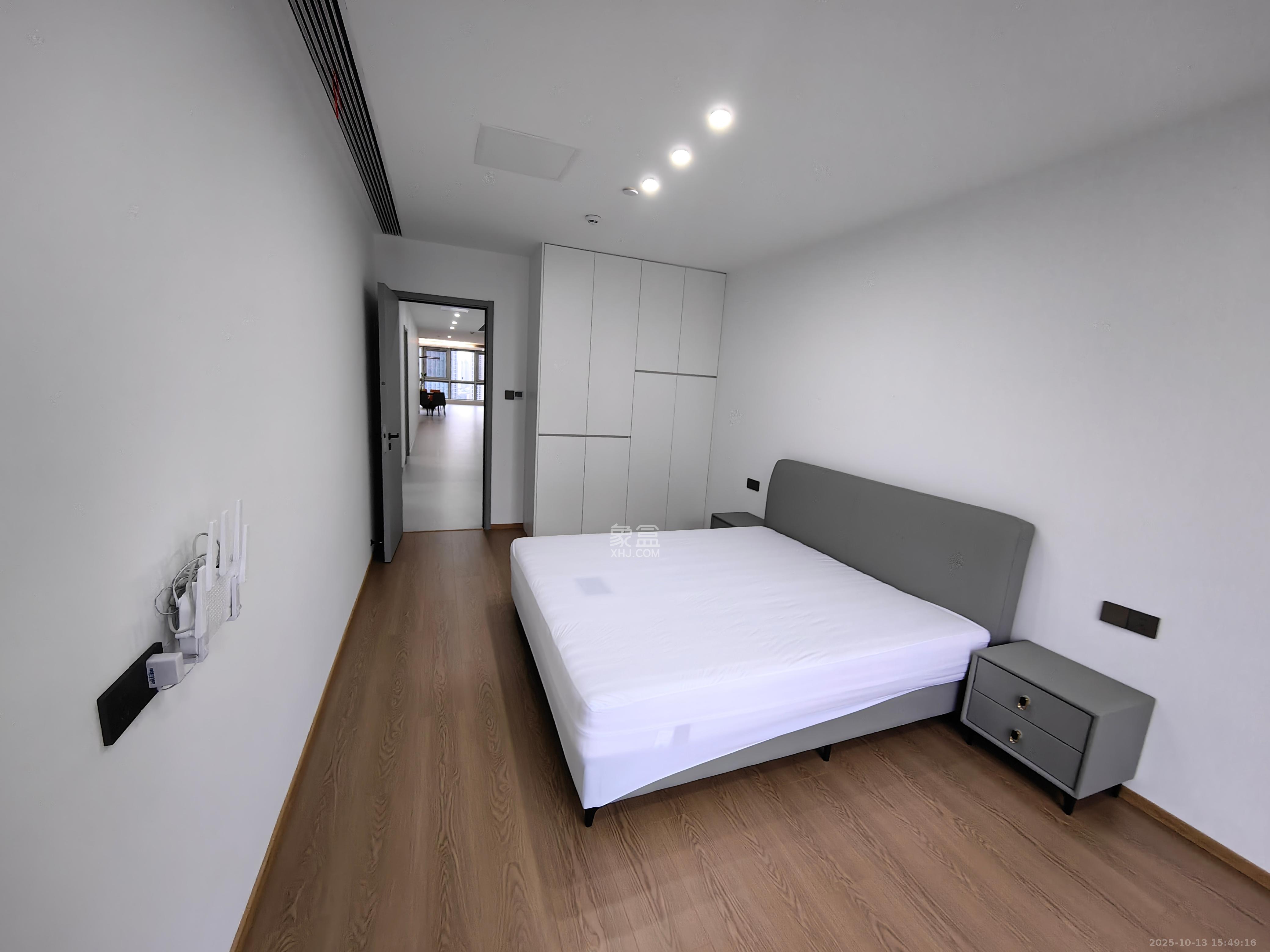 正荣梅溪紫阙台  4室2厅2卫    11000.0元/月室内图