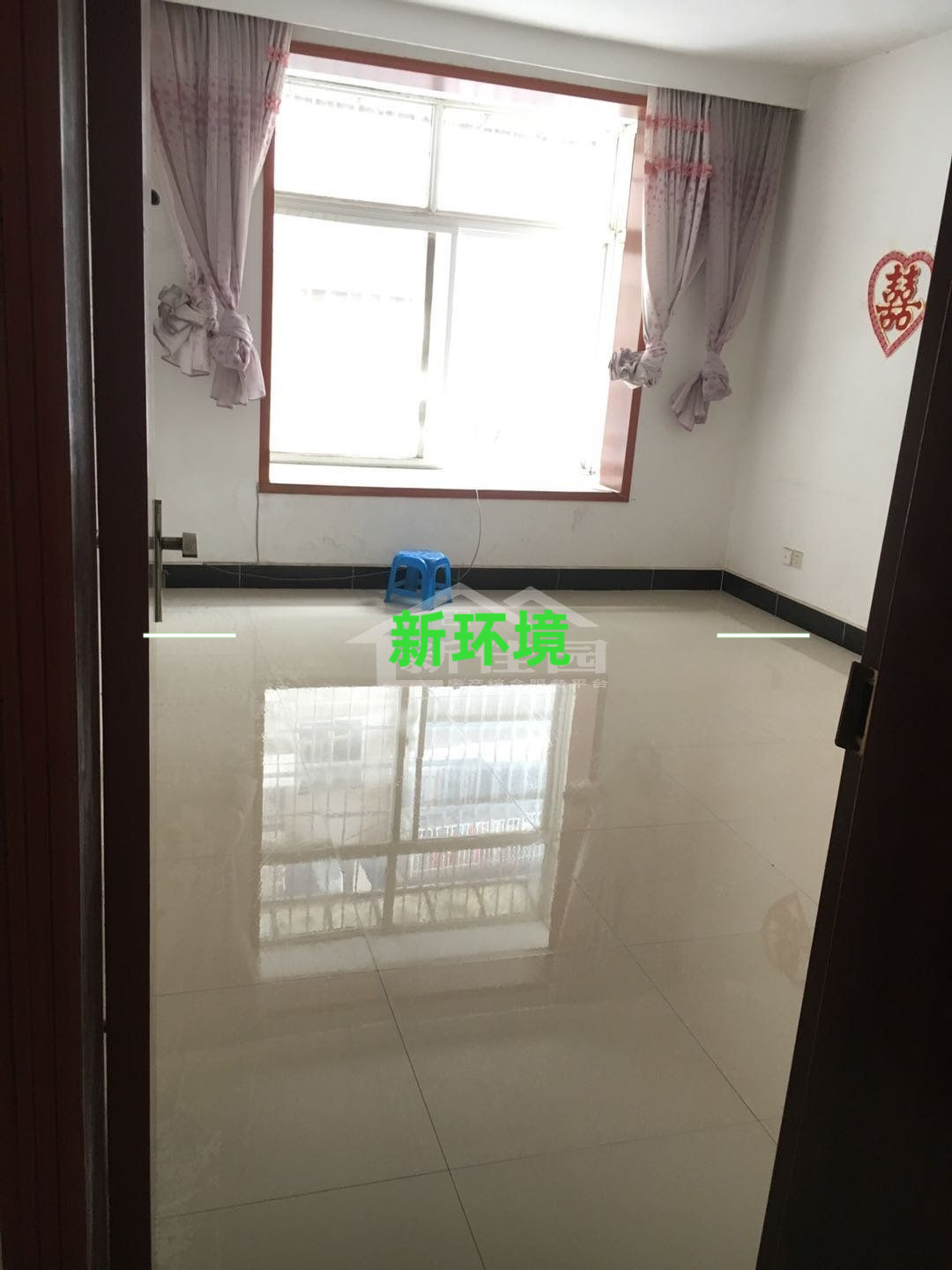 龙城街  4室2厅2卫    1800.0元/月室内图