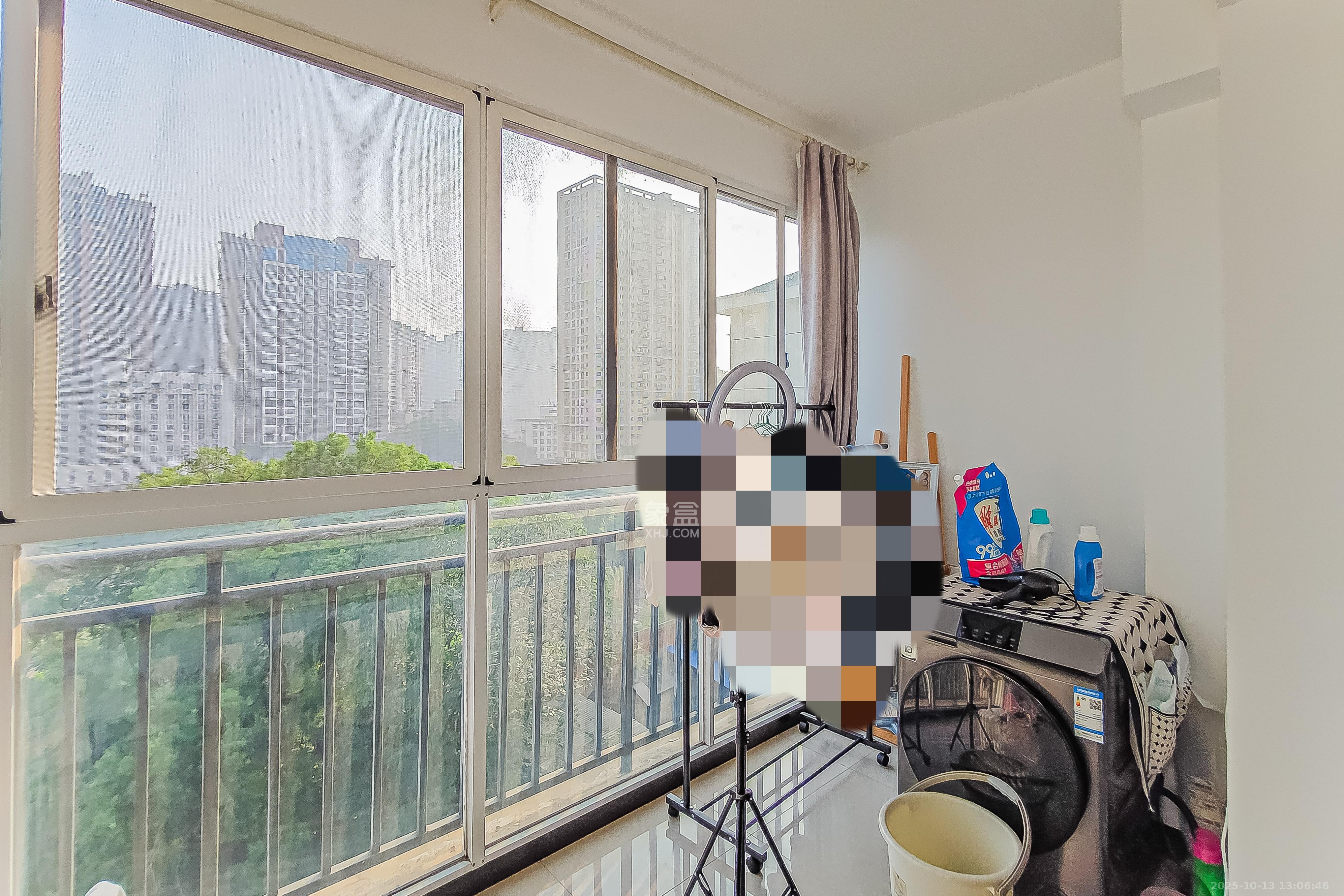 友阿光大大厦 3室2厅2卫 160.0万 友阿光大大厦 3室2厅2卫 160.0万阳台