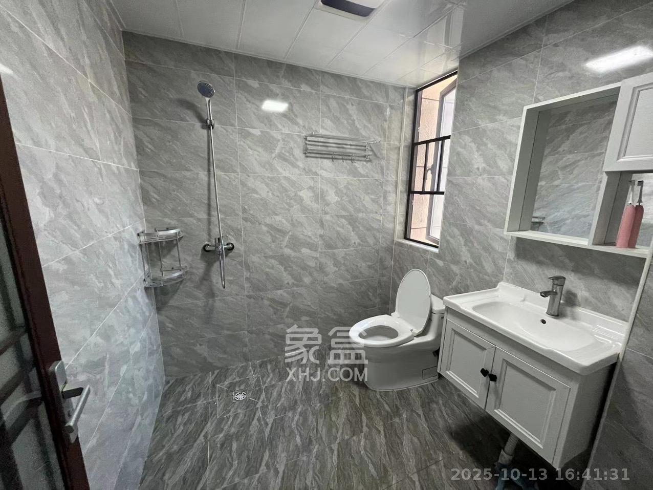 长房明宸府  3室1厅2卫    2500.0元/月室内图