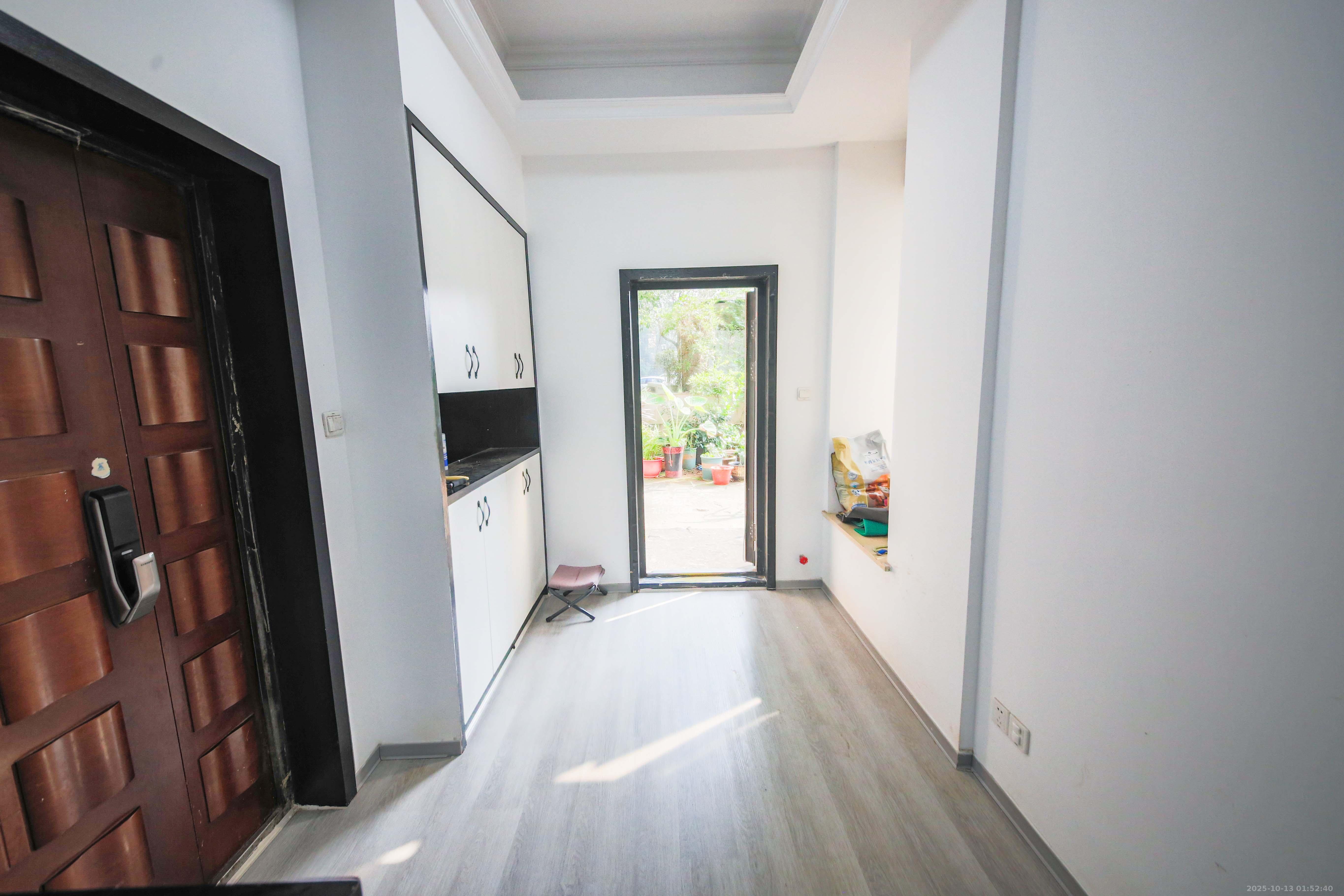 奥林匹克花园  2室1厅1卫    95.0万客厅