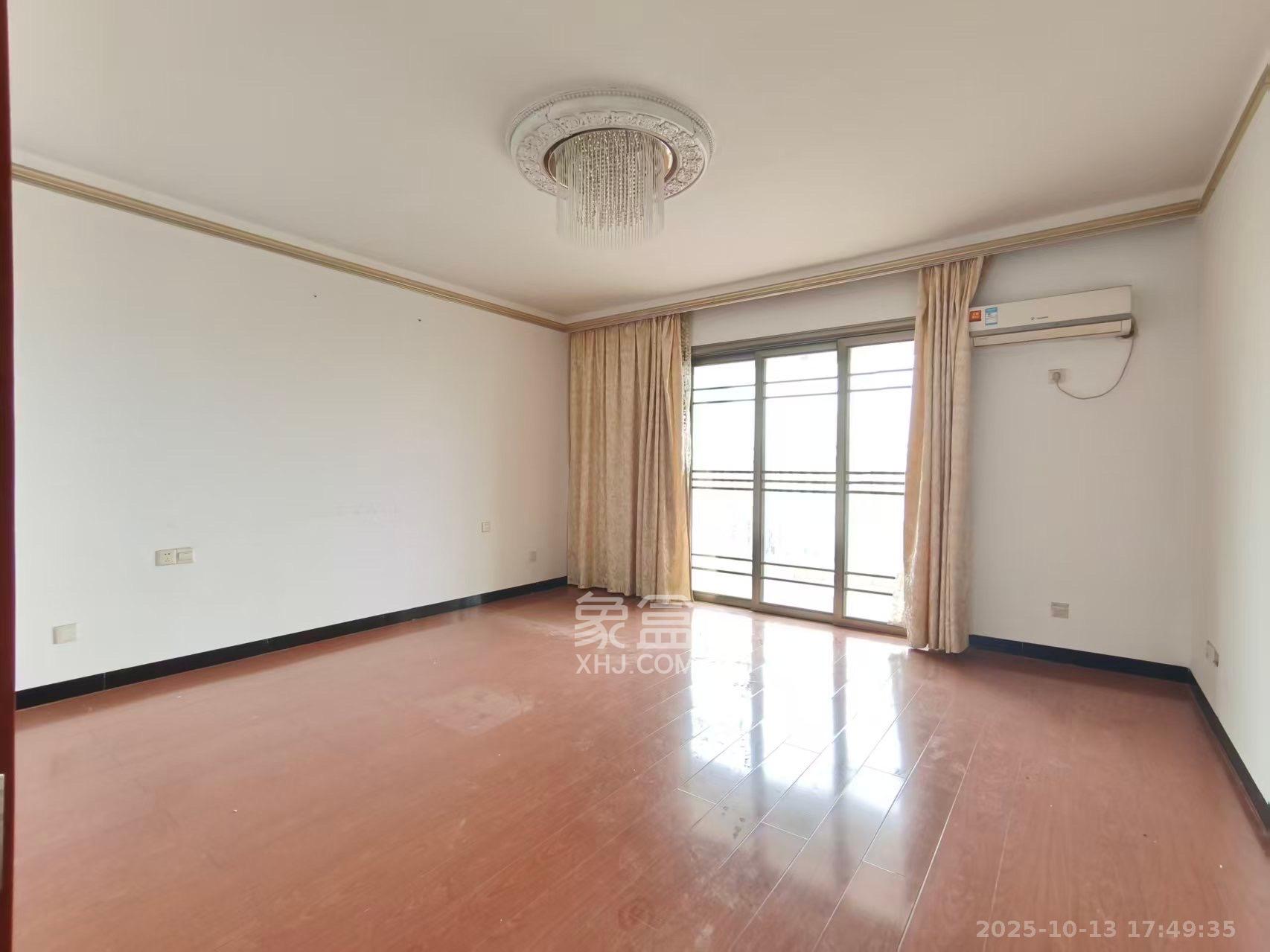 楚天家园  4室2厅3卫    3400.0元/月室内图