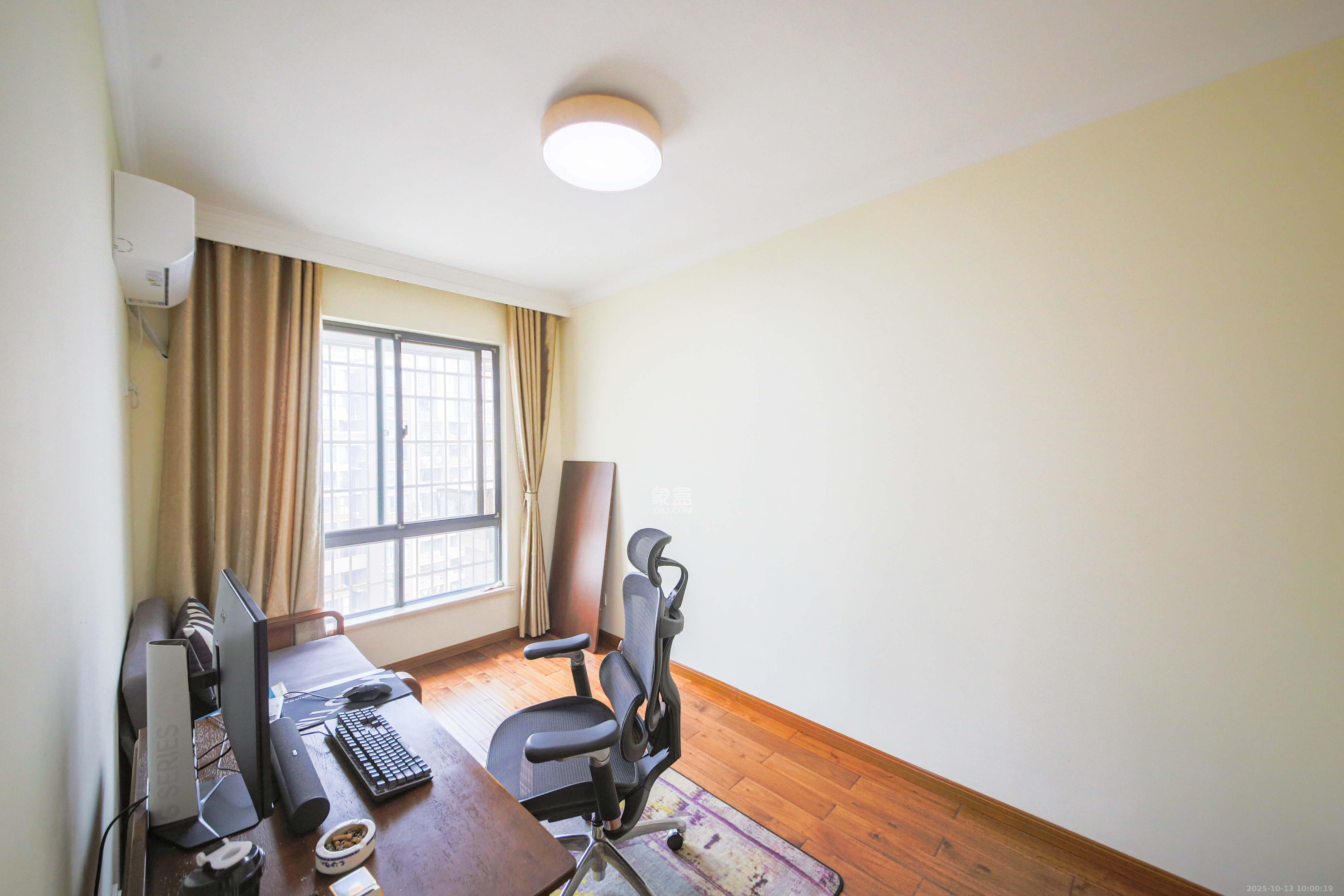 鑫远湘府华城  3室2厅2卫    125.0万卧室