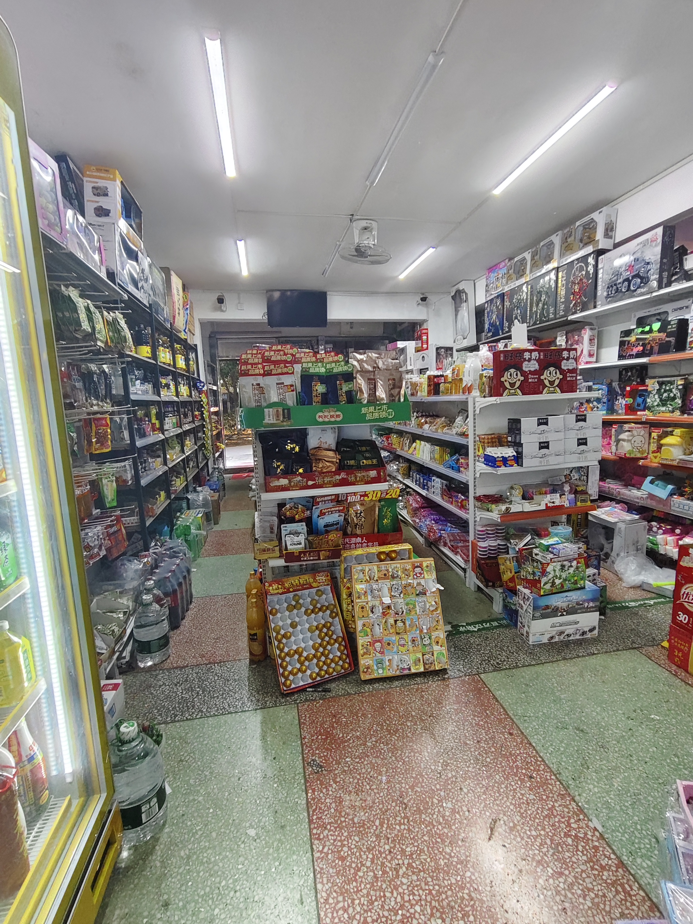 滨江花园  3室2厅2卫    118.0万客厅