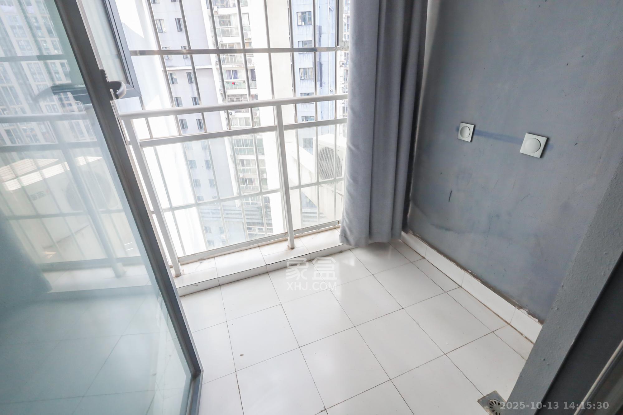 美林银谷 3室2厅2卫 110.0万 美林银谷 3室2厅2卫 110.0万阳台