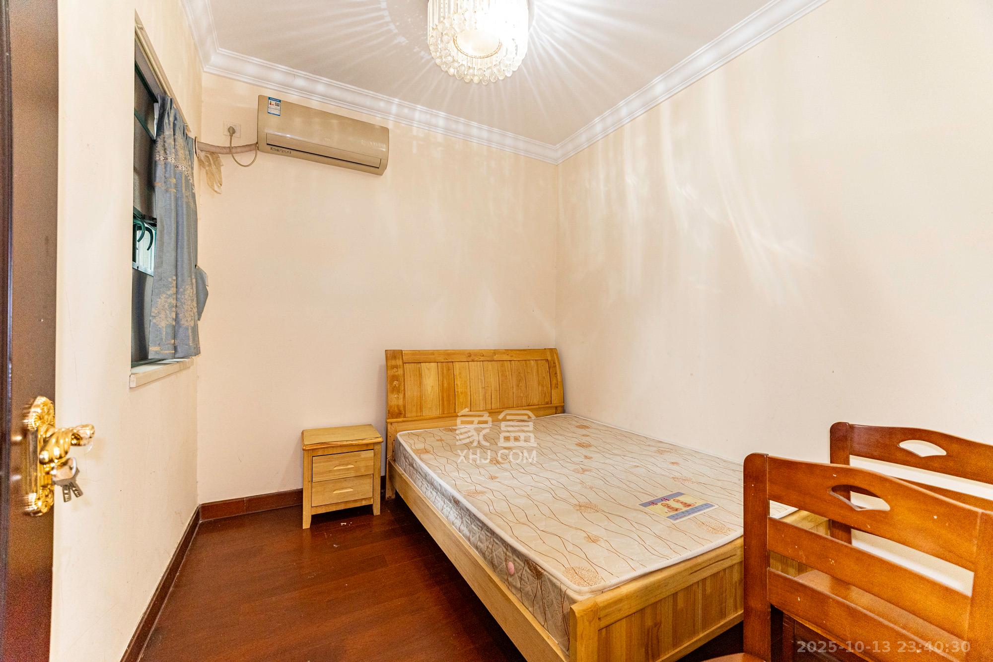 恒大翡翠华庭  3室2厅1卫    85.0万卧室