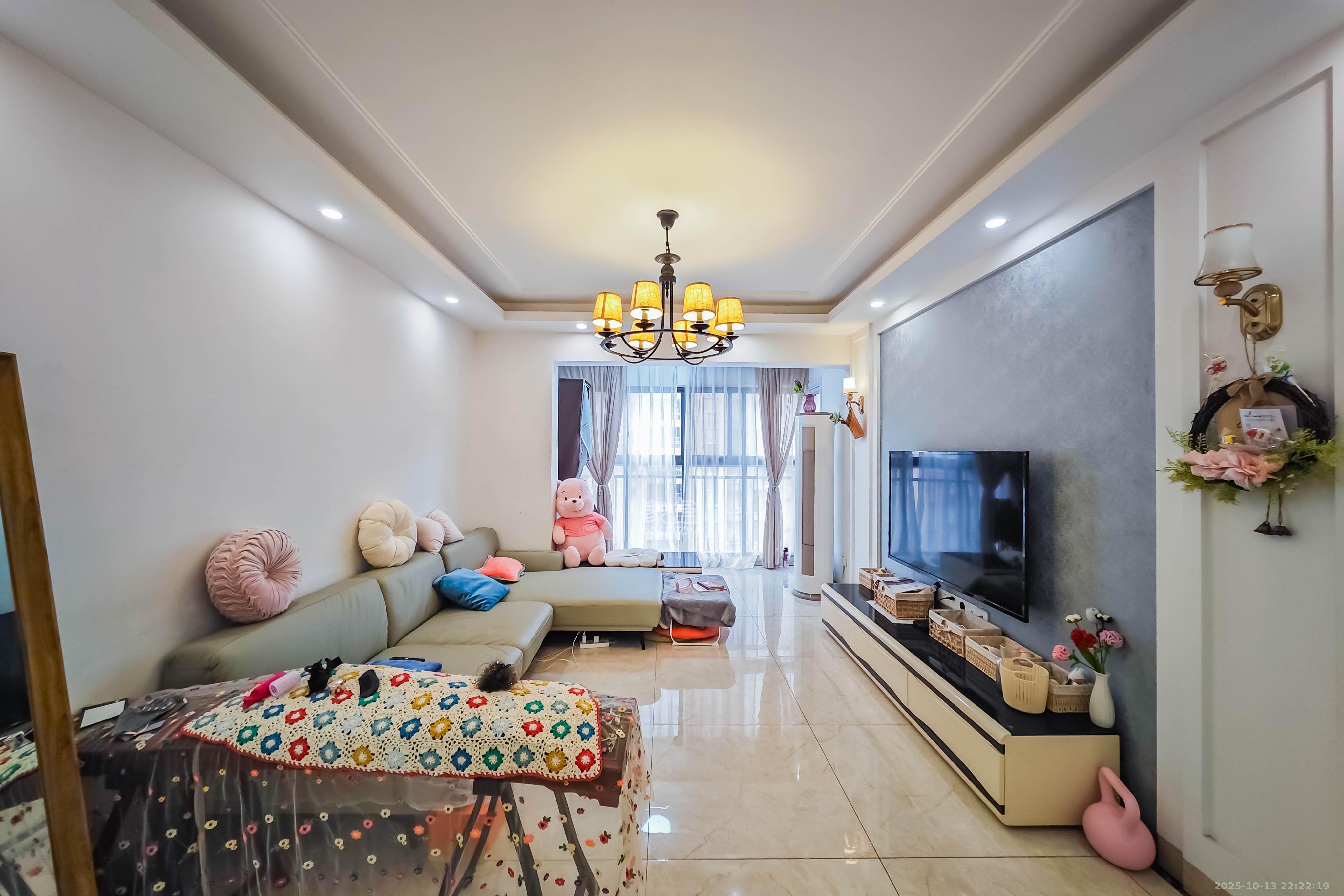 旭辉香樟公馆  3室2厅1卫    90.0万客厅