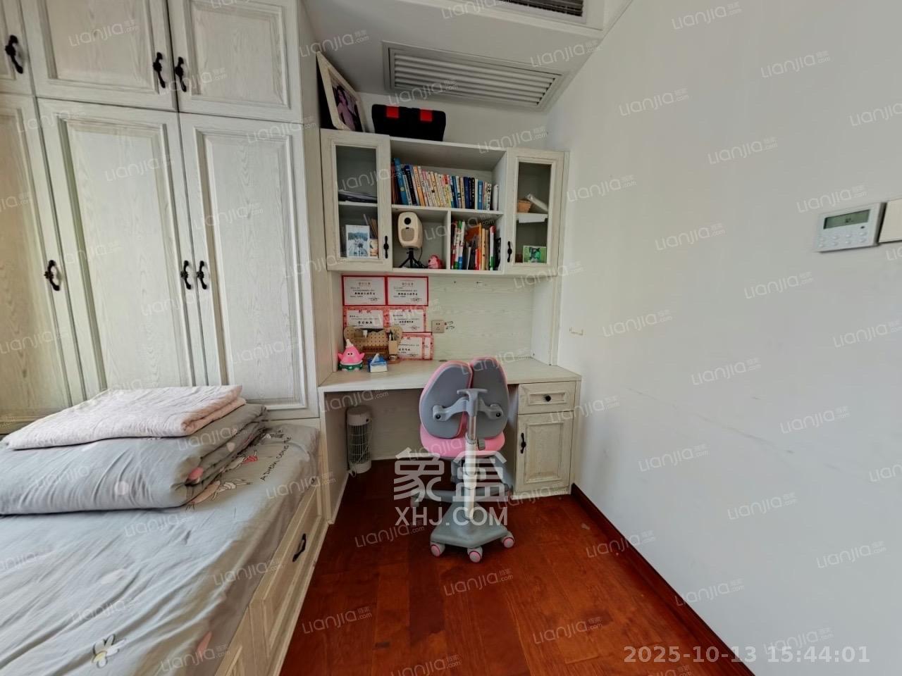 中建信和城  4室2厅2卫    4500.0元/月 中建信和城  4室2厅2卫    4500.0元/月