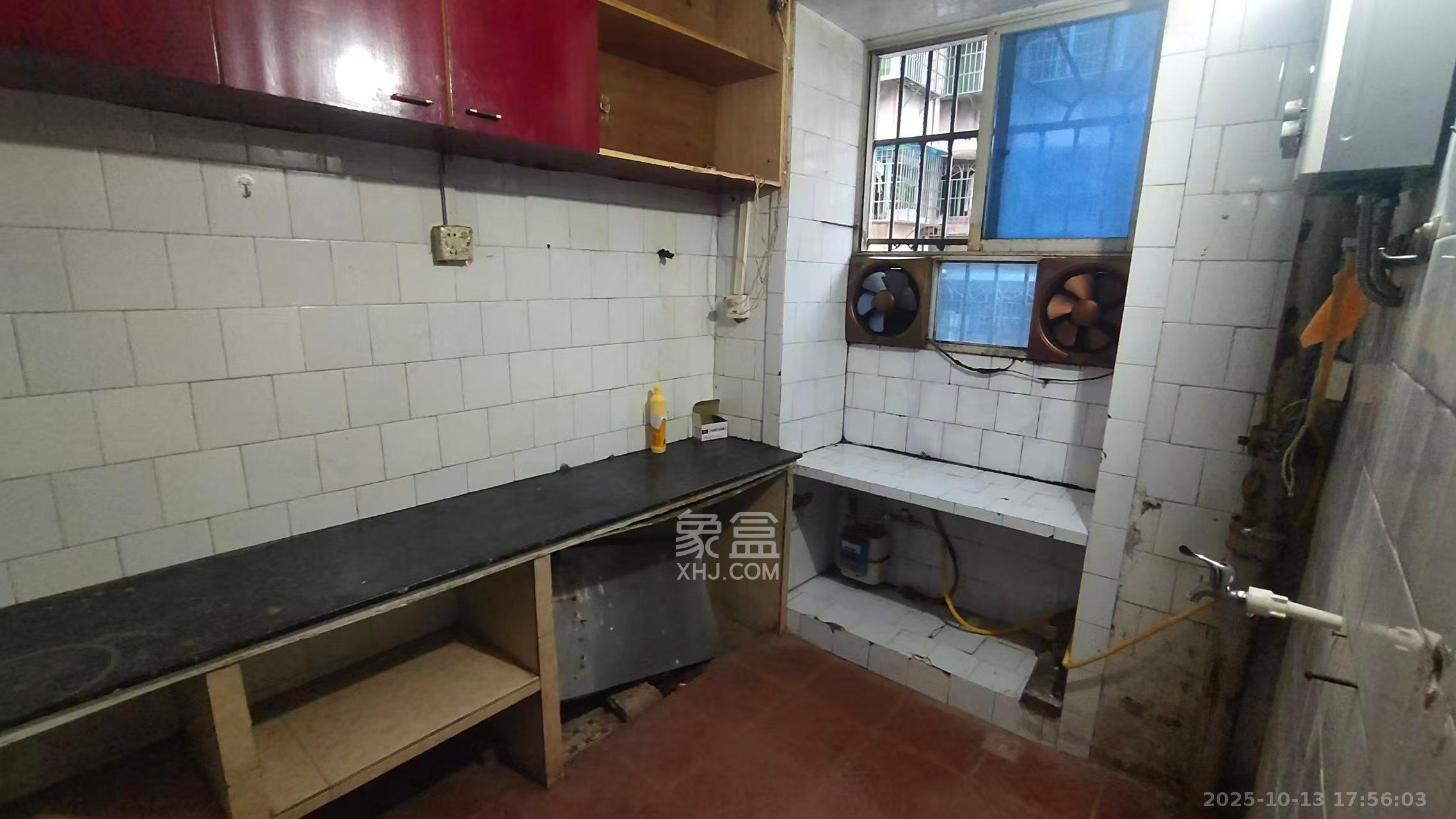 南建公寓  4室2厅1卫    2200.0元/月室内图