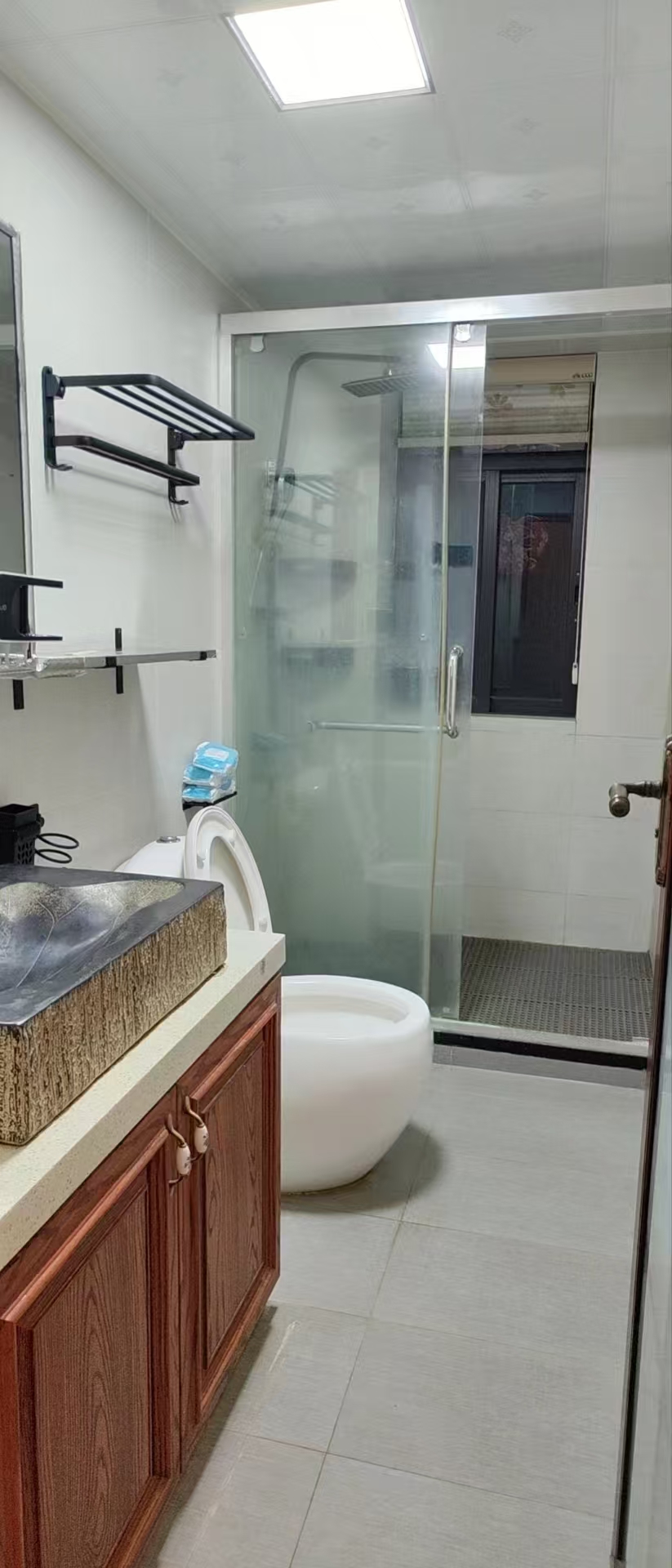 保利中央海岸一二期  3室2厅2卫    200.0万客厅