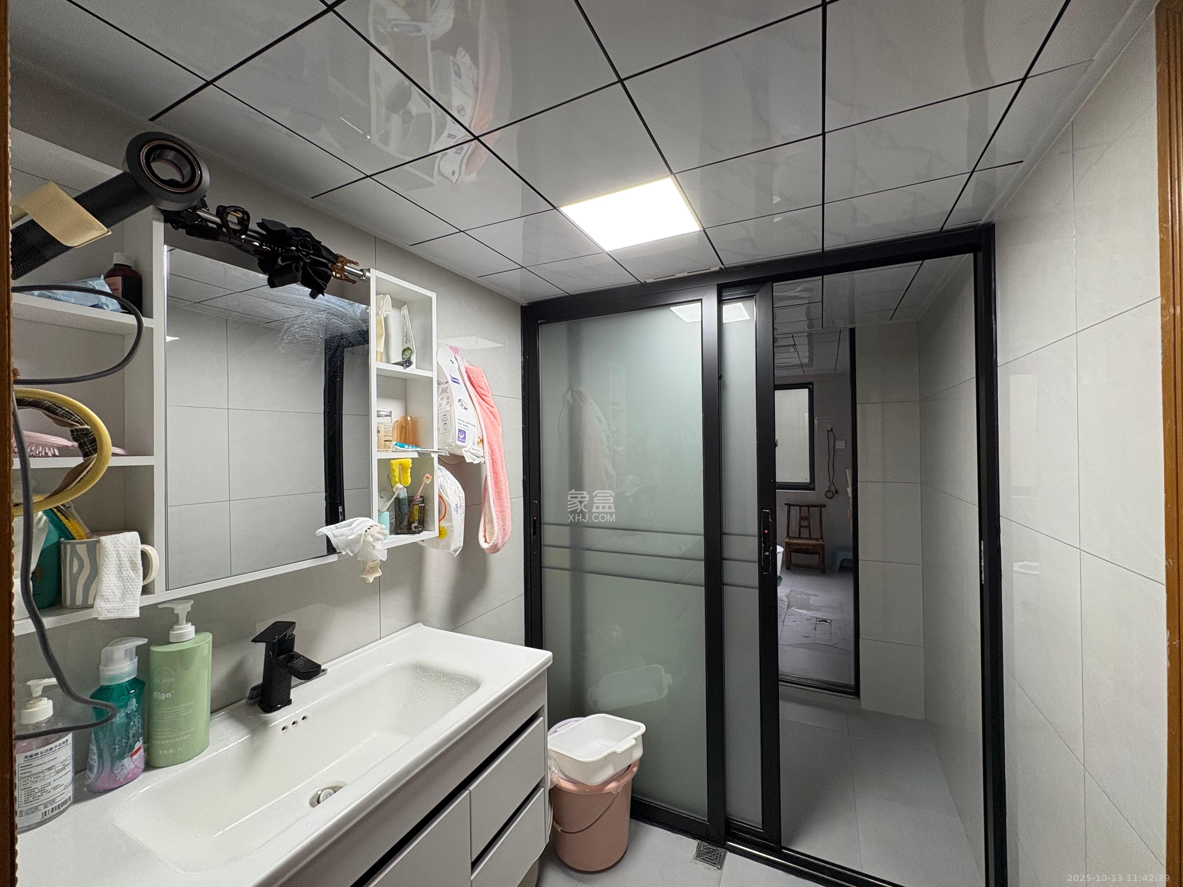 湘卫花苑  3室2厅2卫    2100.0元/月室内图