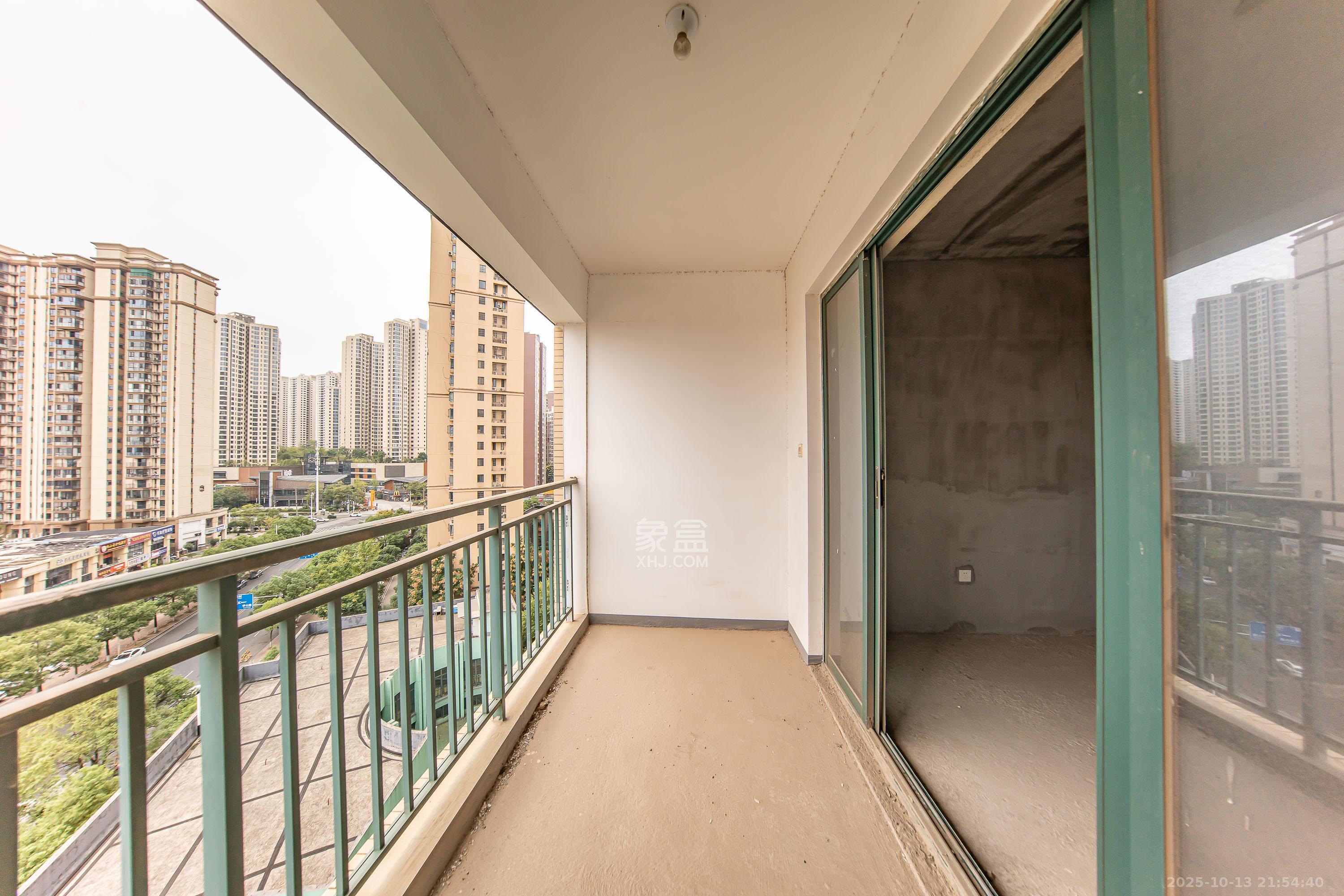 洋湖时代 3室2厅1卫 62.0万 洋湖时代 3室2厅1卫 62.0万阳台