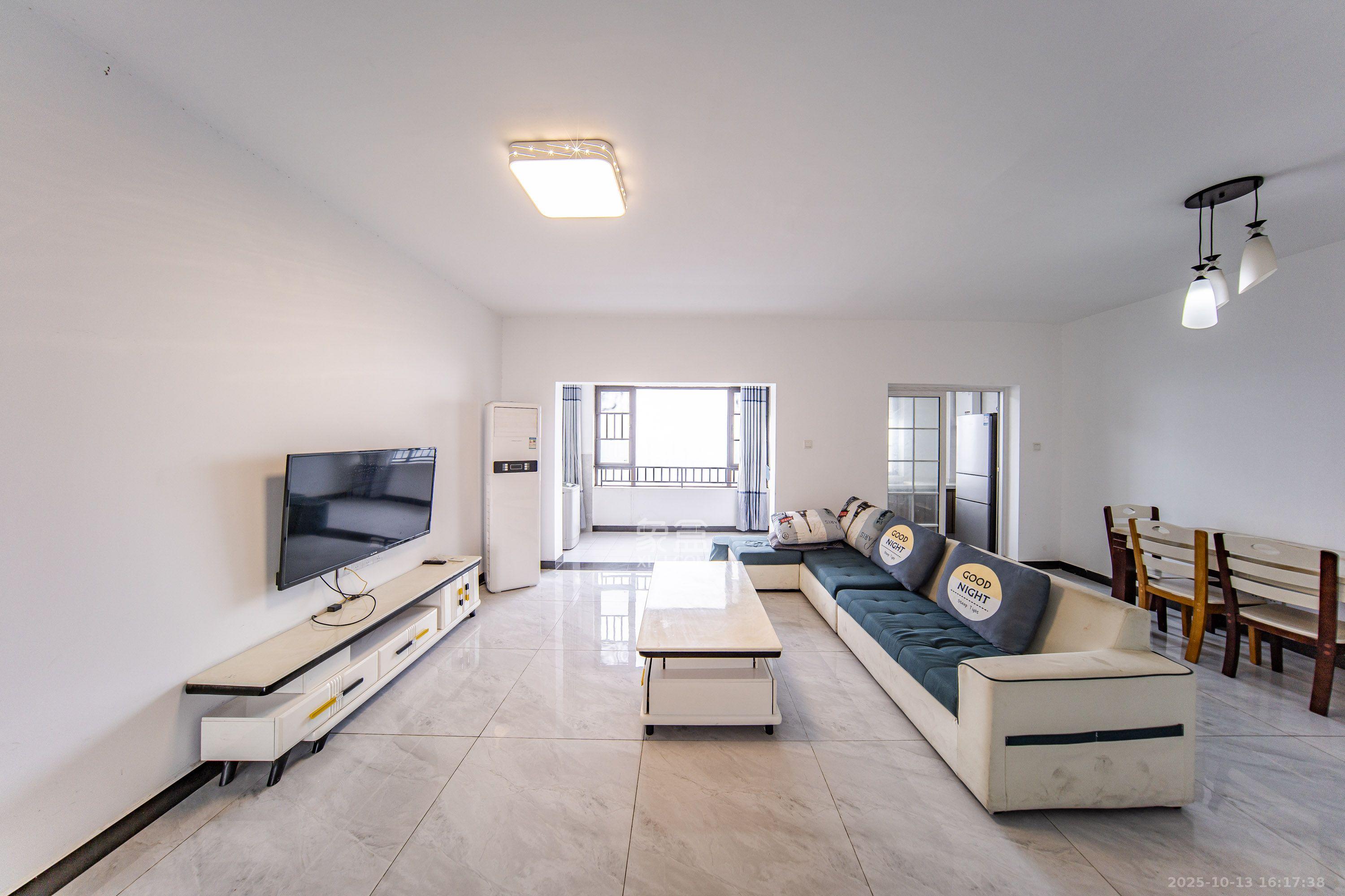 洋湖18克拉（旷远洋湖18克拉）  4室2厅2卫    3000.0元/月