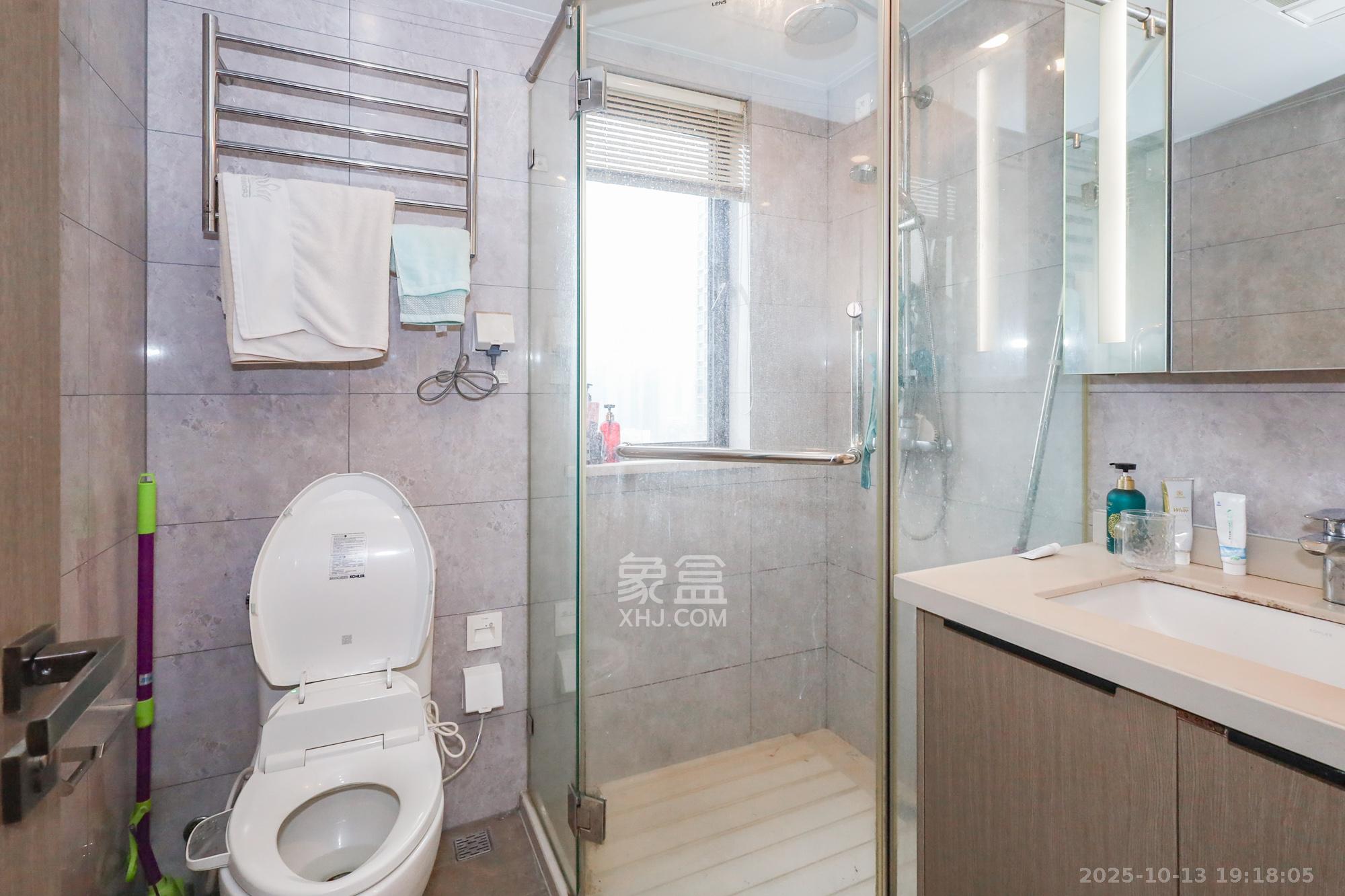 龙湖铂金中心(龙湖春江郦城) 3室2厅2卫 229.0万 龙湖铂金中心(龙湖春江郦城) 3室2厅2卫 229.0万卫生间