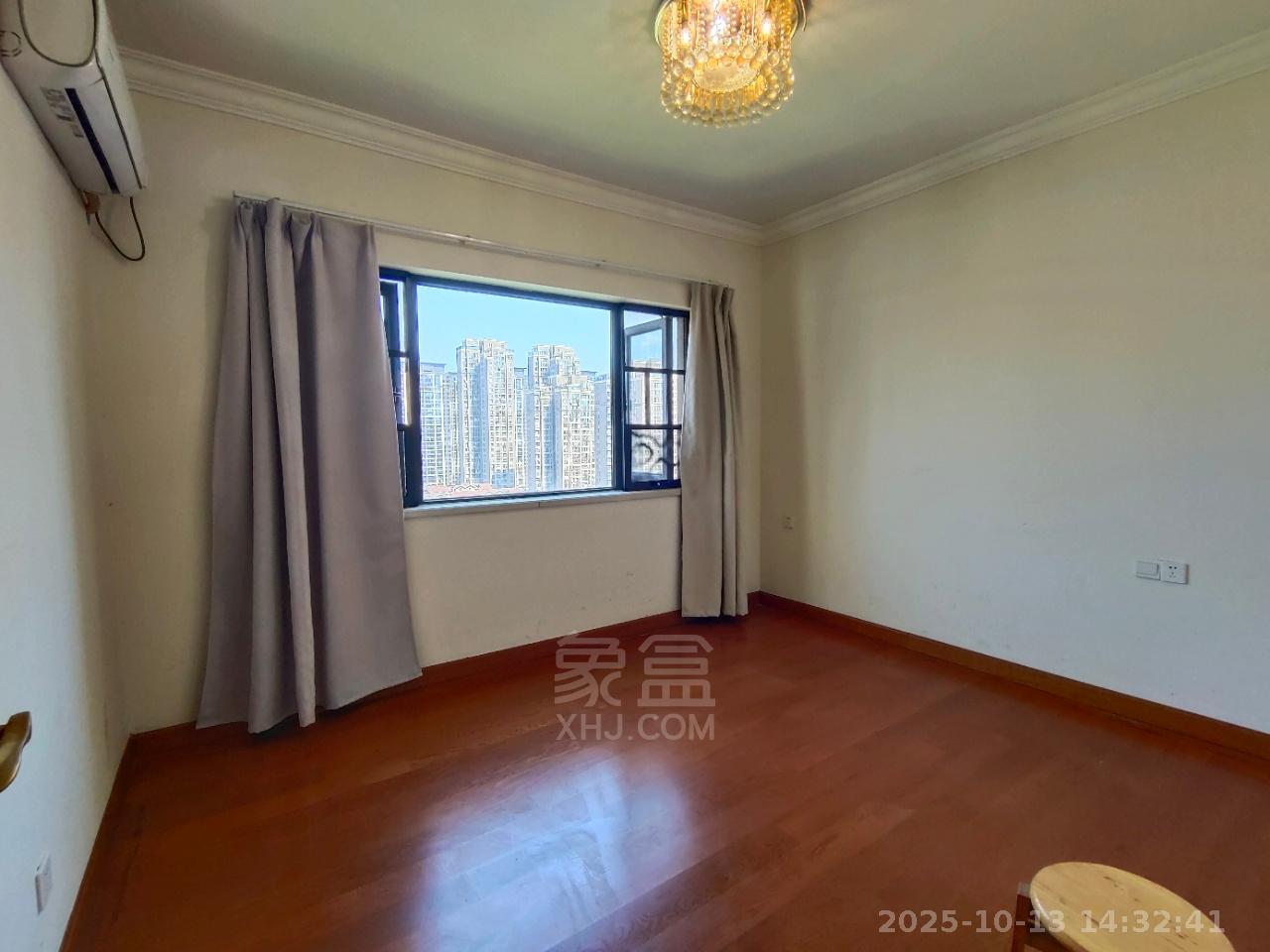 恒大华府 4室2厅2卫 3500.0元/月 恒大华府 4室2厅2卫 3500.0元/月室内图