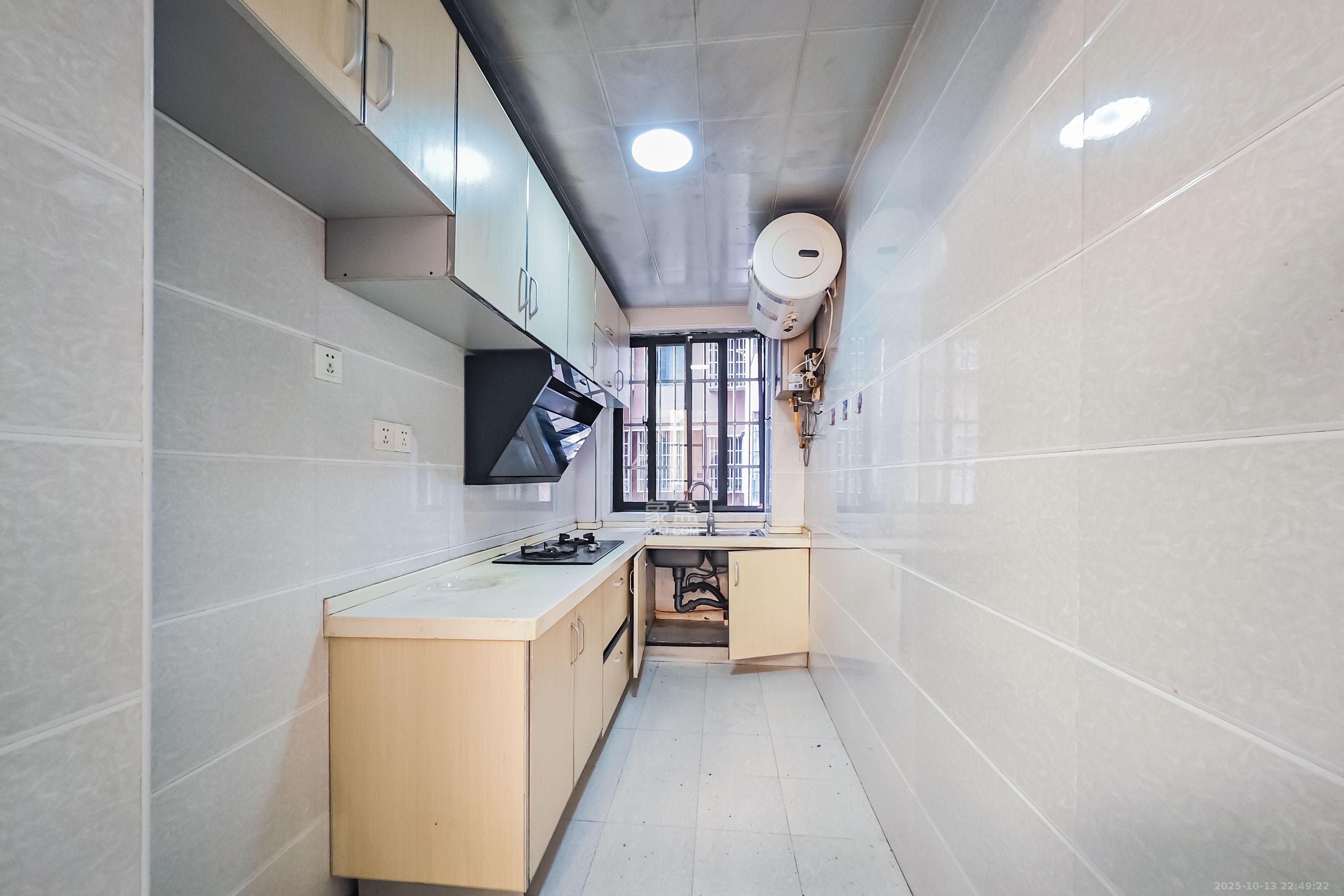 龙吉湾小区（龙瑞尚苑）  3室2厅1卫    79.8万厨房