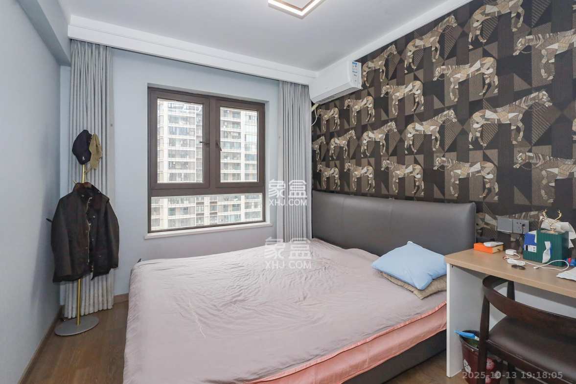 龙湖铂金中心(龙湖春江郦城) 3室2厅2卫 229.0万 龙湖铂金中心(龙湖春江郦城) 3室2厅2卫 229.0万卧室